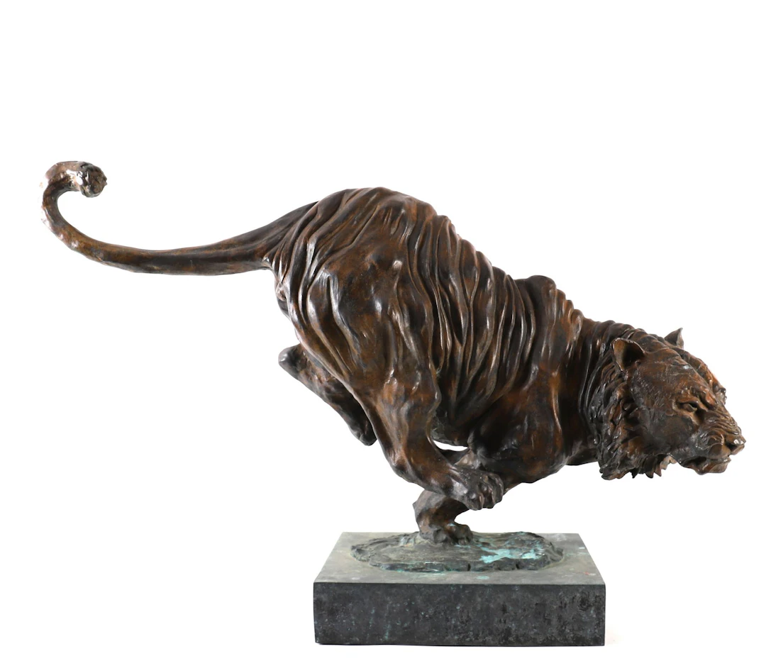 STUNNING "CHINESE TIGER" SCULPTURE by José Maria DAVID (1944 - Lot 238