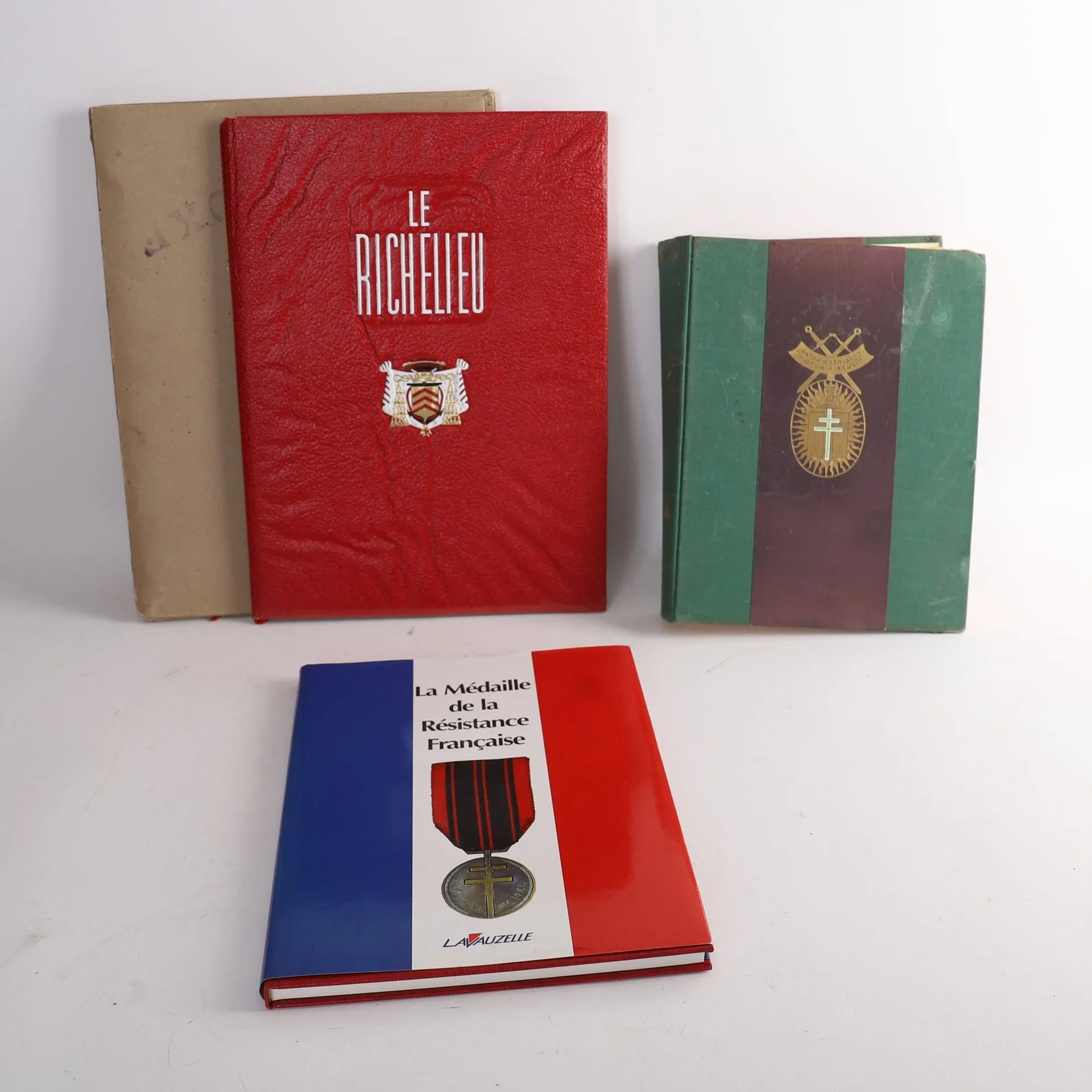 France - BOOKS. The Richelieu. The French Resistance Medal. - Lot 13