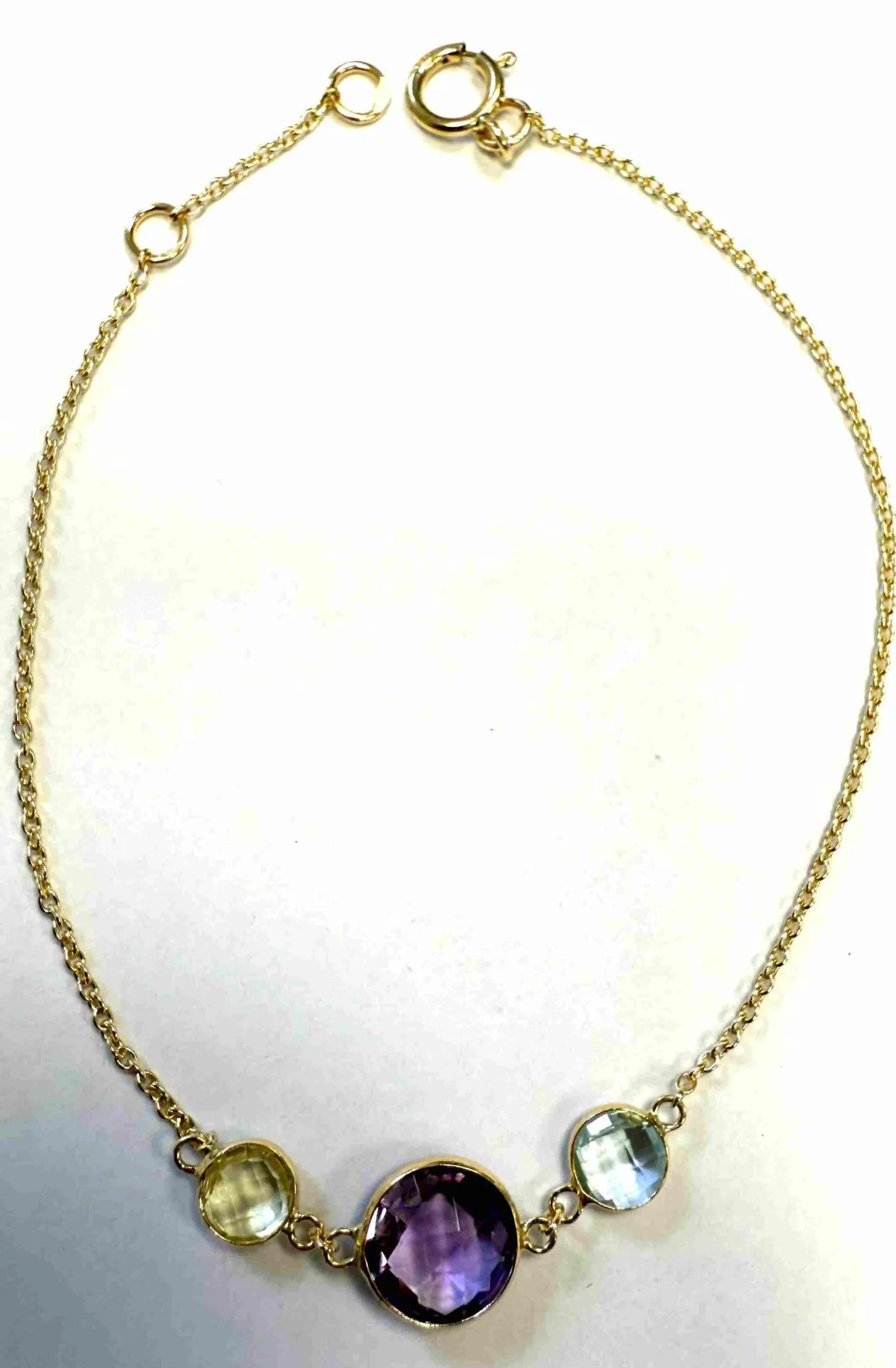 BEAUTIFUL YELLOW GOLD BRACELET FEATURING AN AMETHYST, TOPAZ, - Lot 35