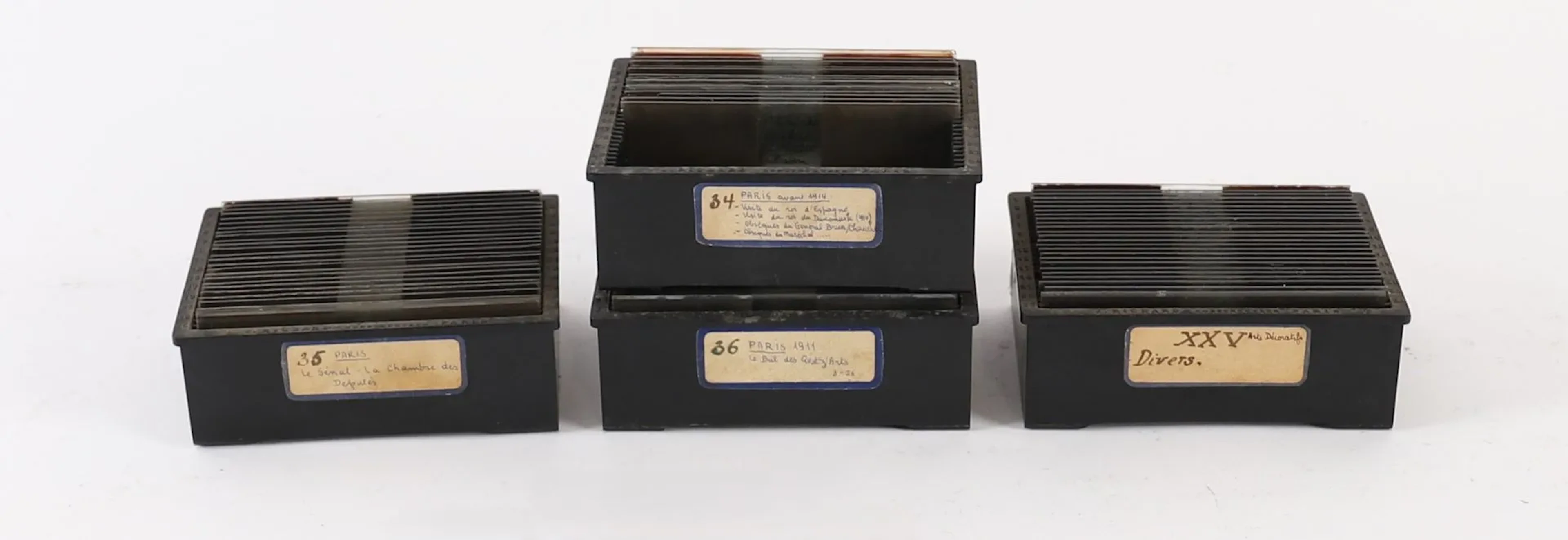 SET OF APPROXIMATELY 89 GLASS PLATES DEPICTING PARIS DURING - Lot 61