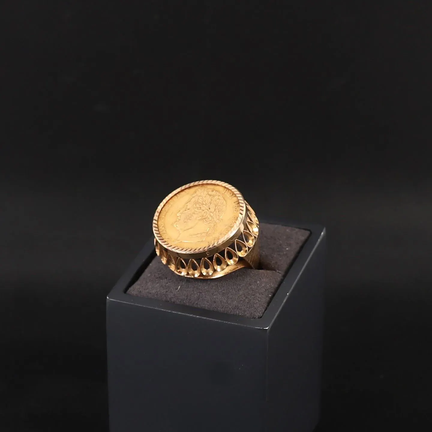 GOLD RING SET WITH A 20-FRANC LOUIS-PHILIPPE I COIN FROM 183 - Lot 30