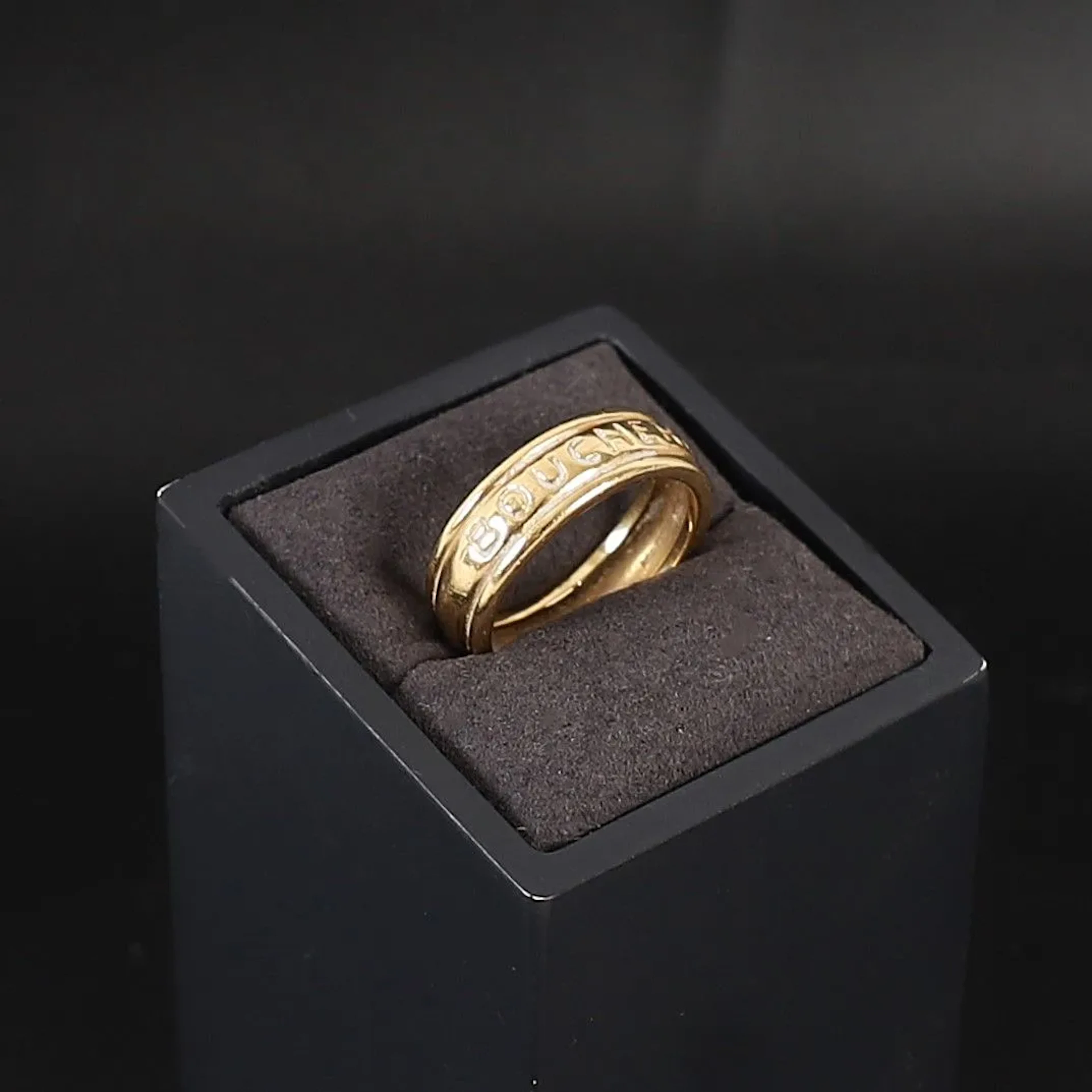 BOUCHERON "GODRONNÉE" GOLD RING - Lot 28