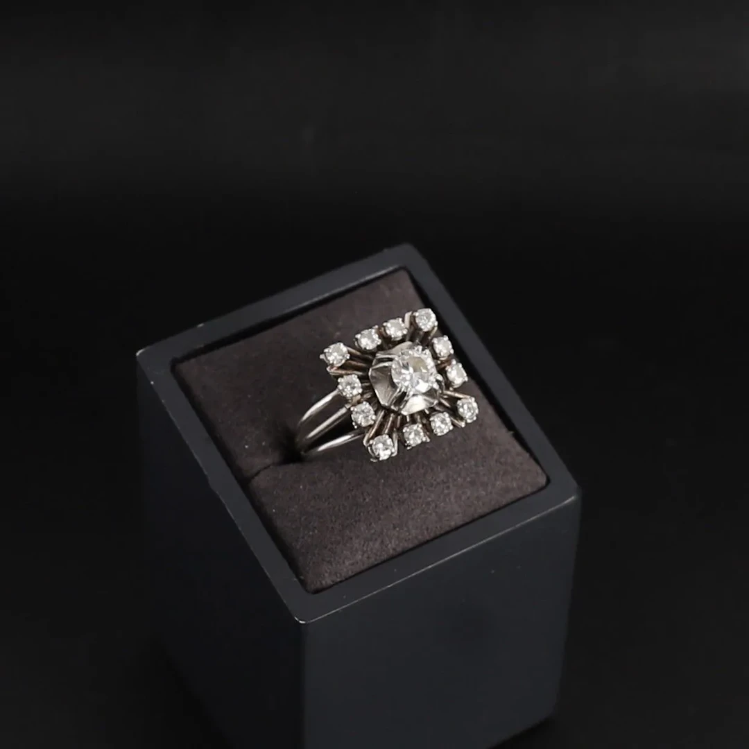 ART DECO-STYLE TANK RING IN GOLD AND DIAMONDS - Lot 18
