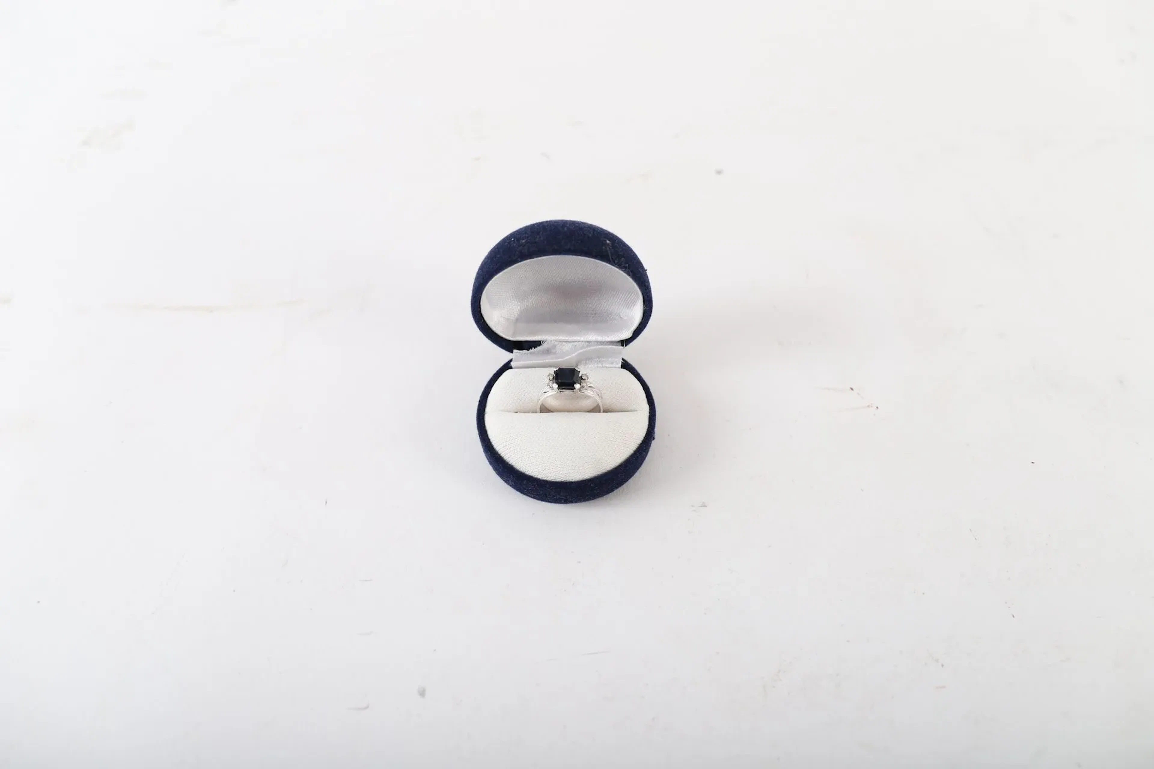 BEAUTIFUL GOLD, SAPPHIRE, AND DIAMOND RING - Lot 25
