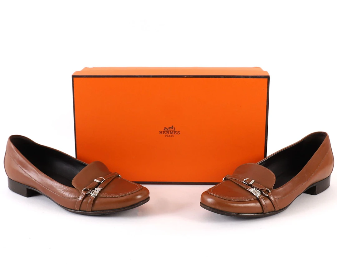 PAIR OF HERMÈS WOMEN'S LOAFERS - Lot 117