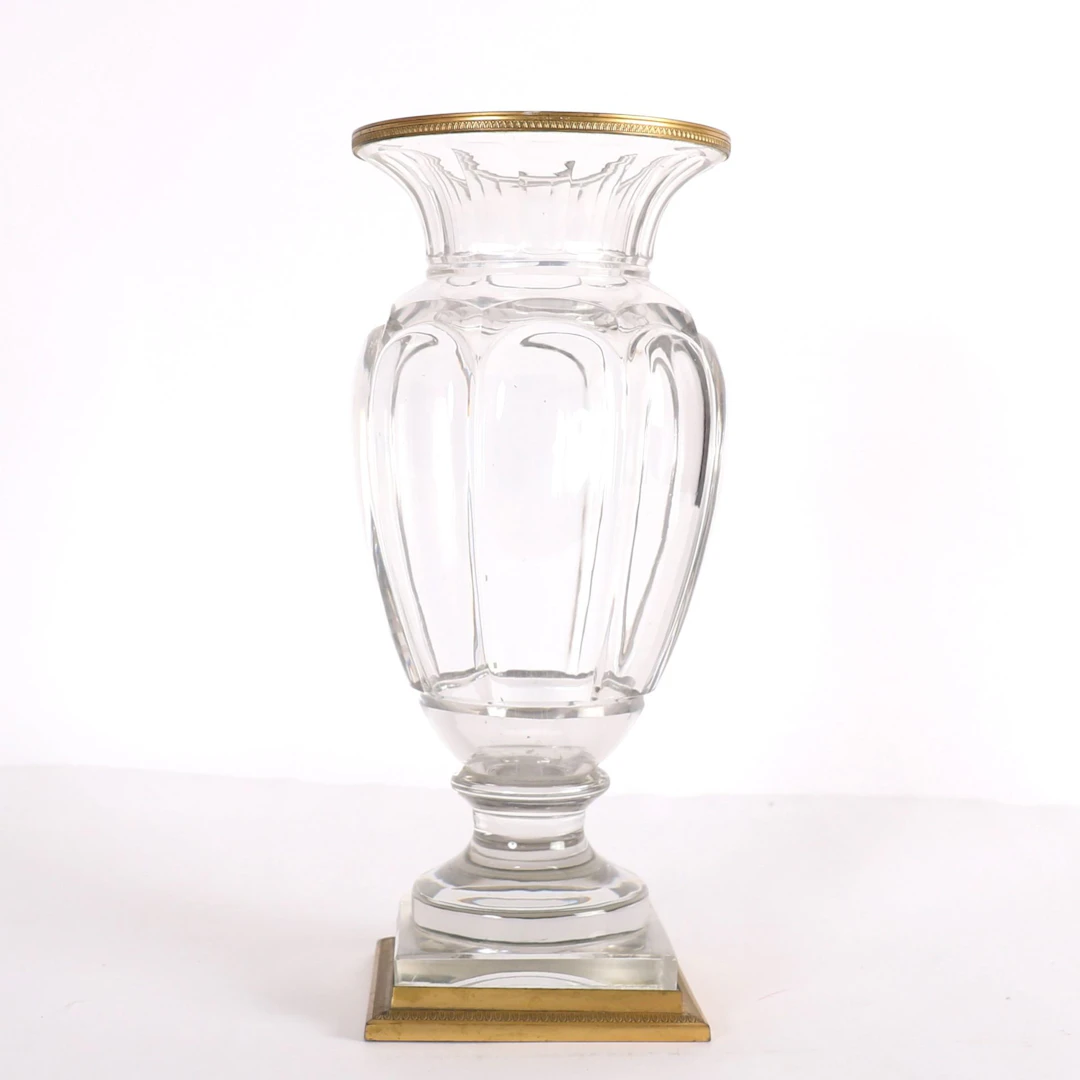EMPIRE STYLE CUT CRYSTAL VASE ON FOOT. - Lot 88