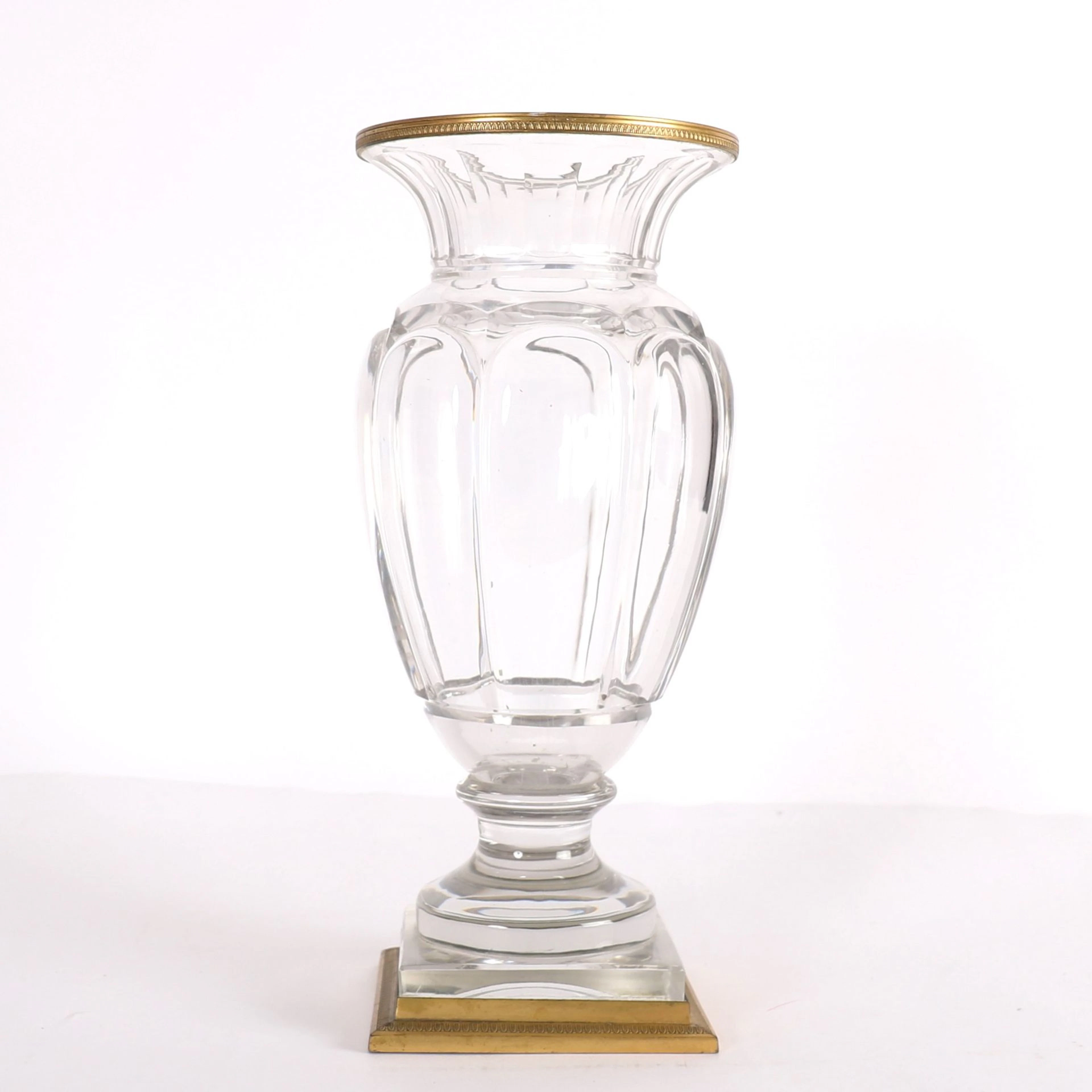 EMPIRE STYLE CUT CRYSTAL VASE ON FOOT. - Lot 88