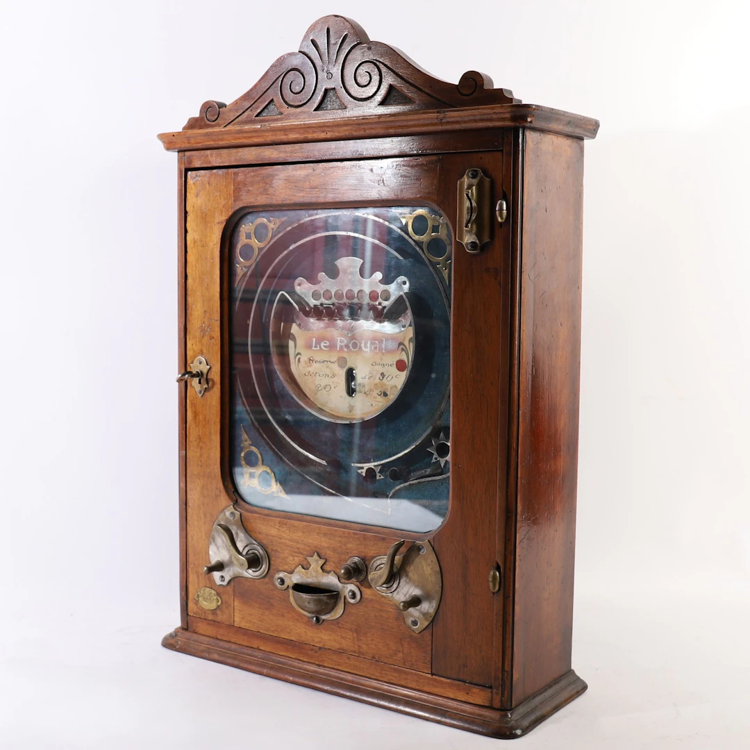 "LE ROYALT" SLOT MACHINE Manufacturer: Bussoz - Lot 64