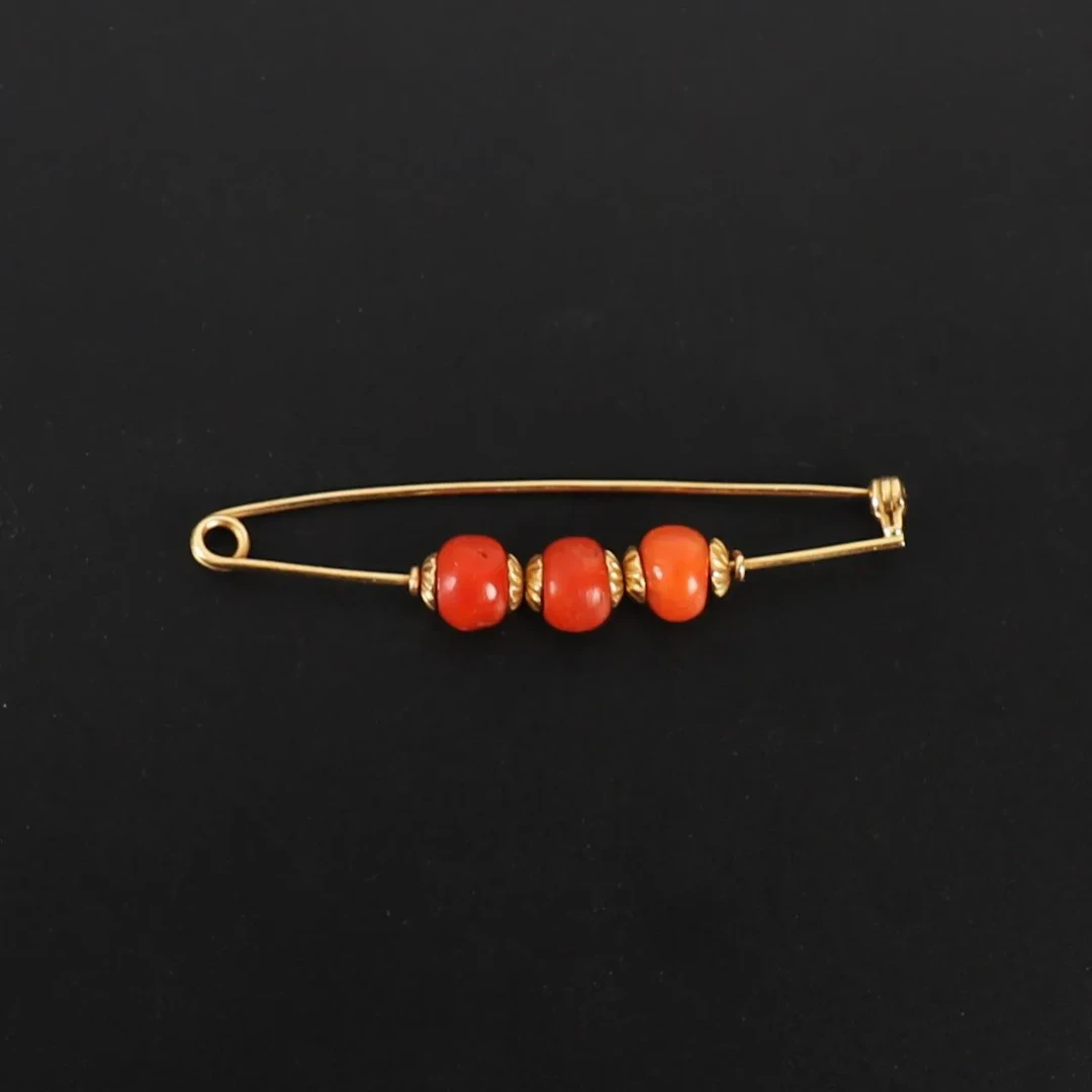 CORAL PEARL BROOCH - Lot 45