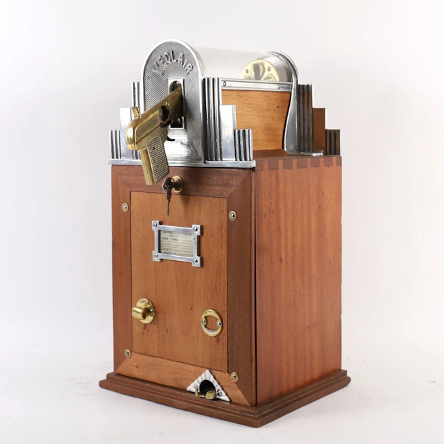 "L'ÉCLAIR" SLOT MACHINE by Louis LOUBET, CIRCA 1930 - Lot 183