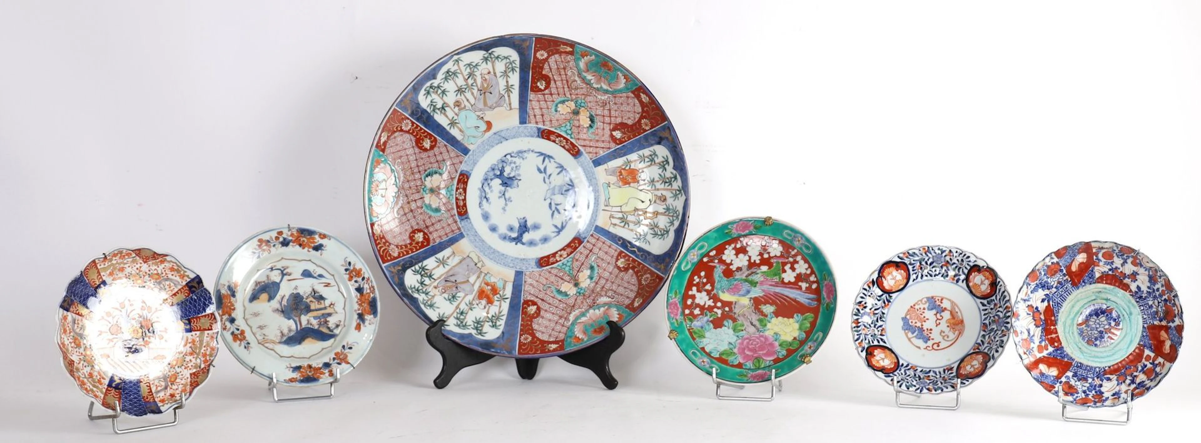 SET OF SIX PORCELAINS - ASIA - Lot 80