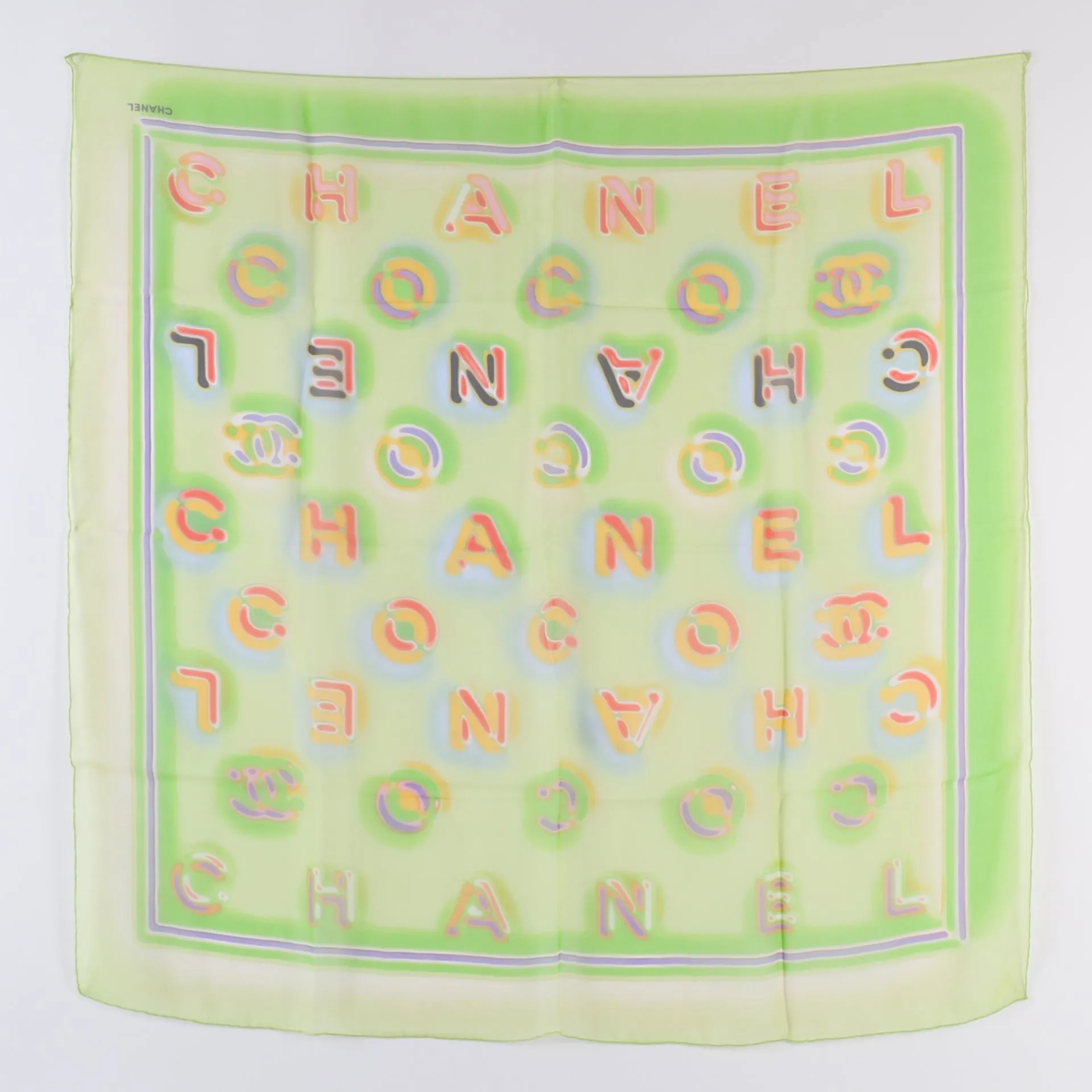 GREEN CHANEL SILK SCARF. - Lot 111