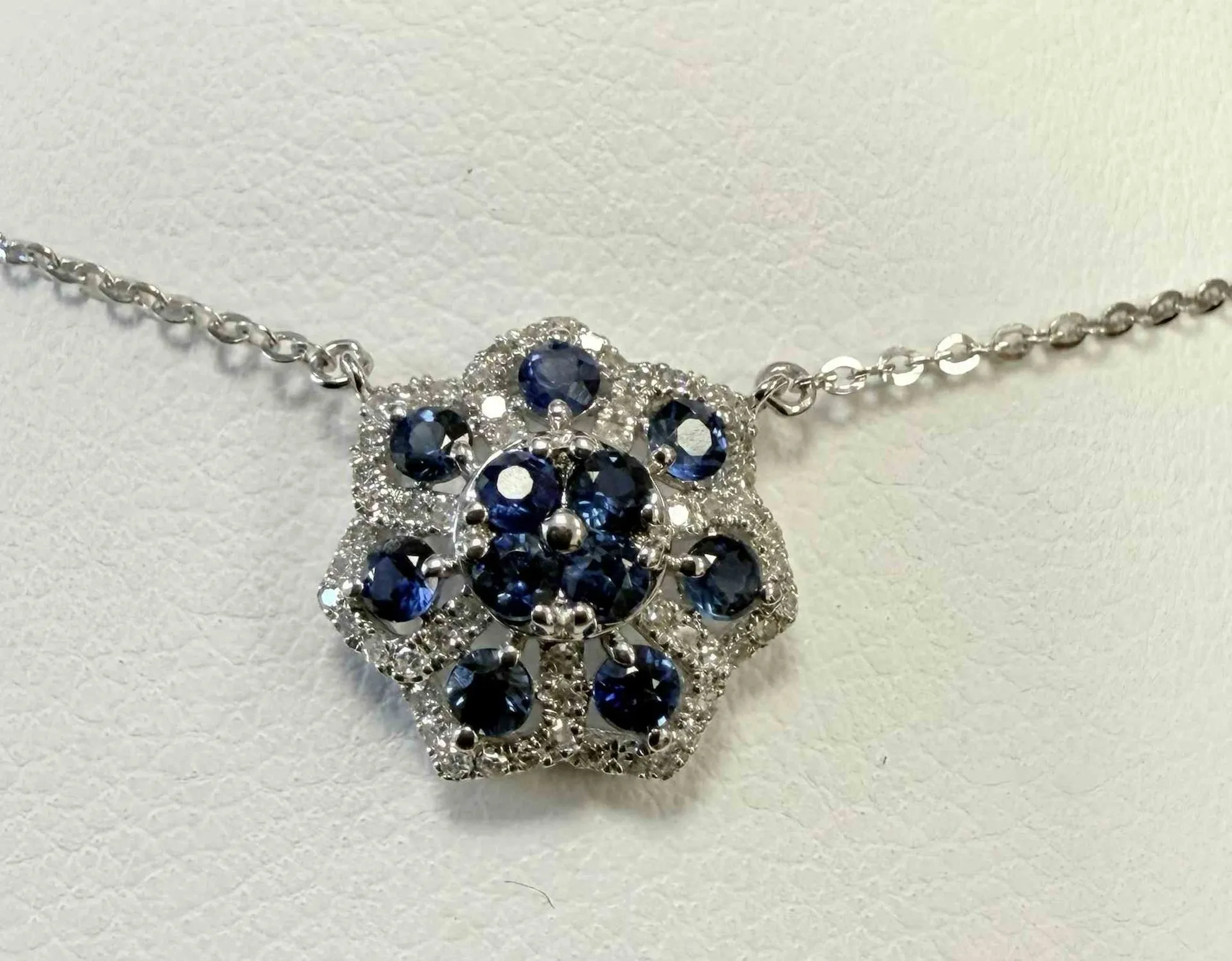 WHITE GOLD NECKLACE SET WITH SAPPHIRES AND DIAMONDS - Lot 13