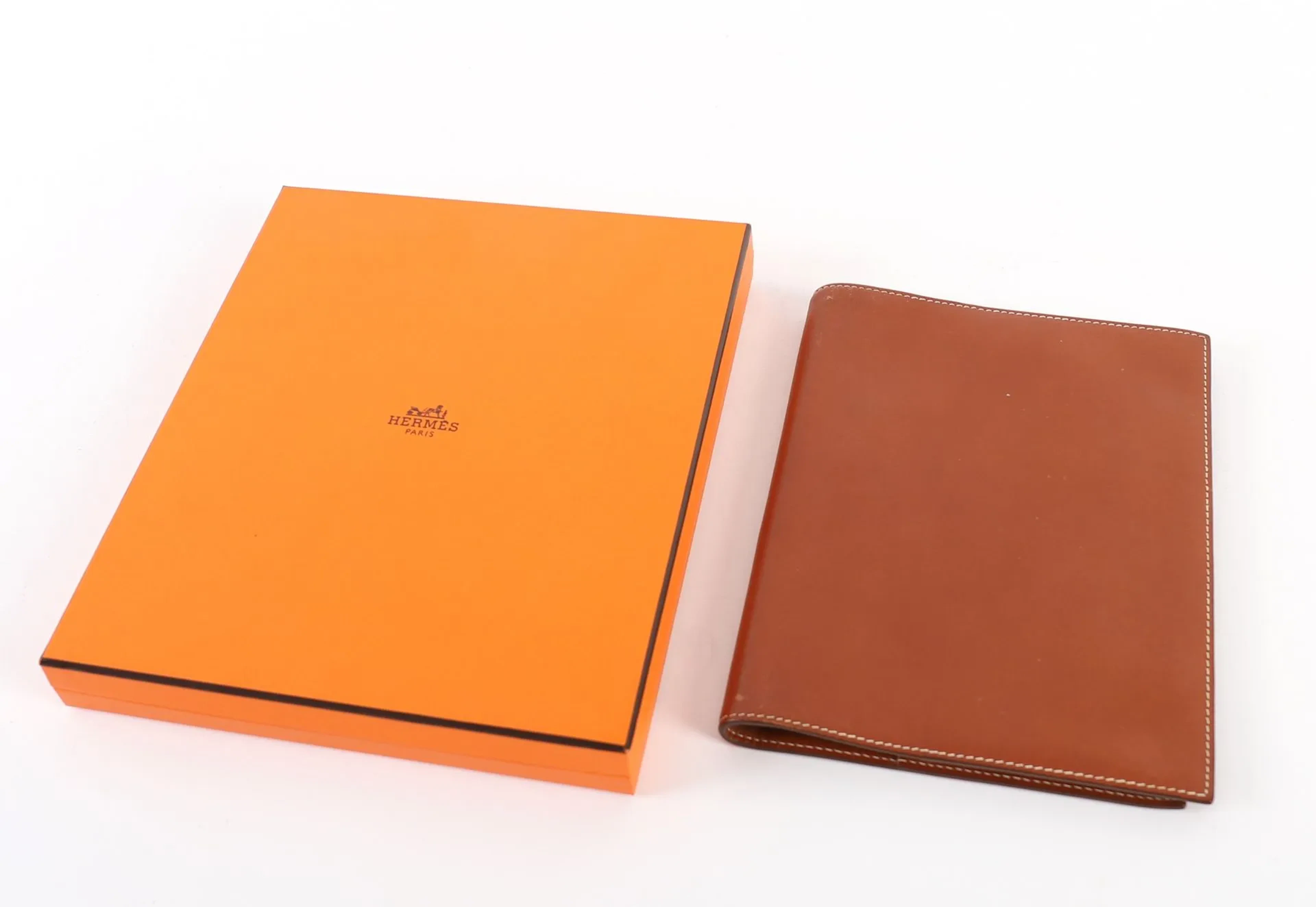 HERMÈS BROWN BOX-STYLE LEATHER PLANNER - Lot 127