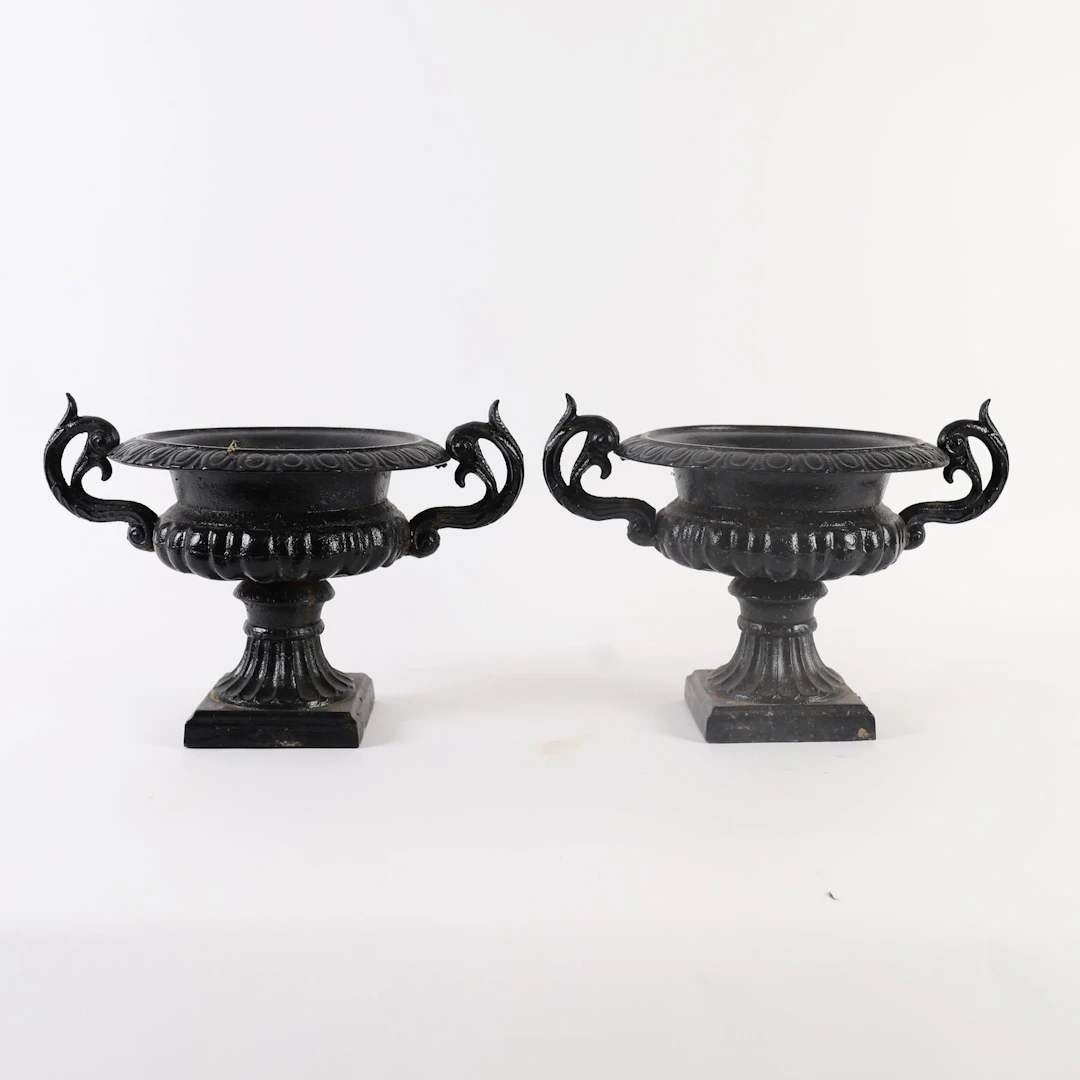 PAIR OF MEDICI VASES IN CAST IRON, 20TH CENTURY - Lot 265