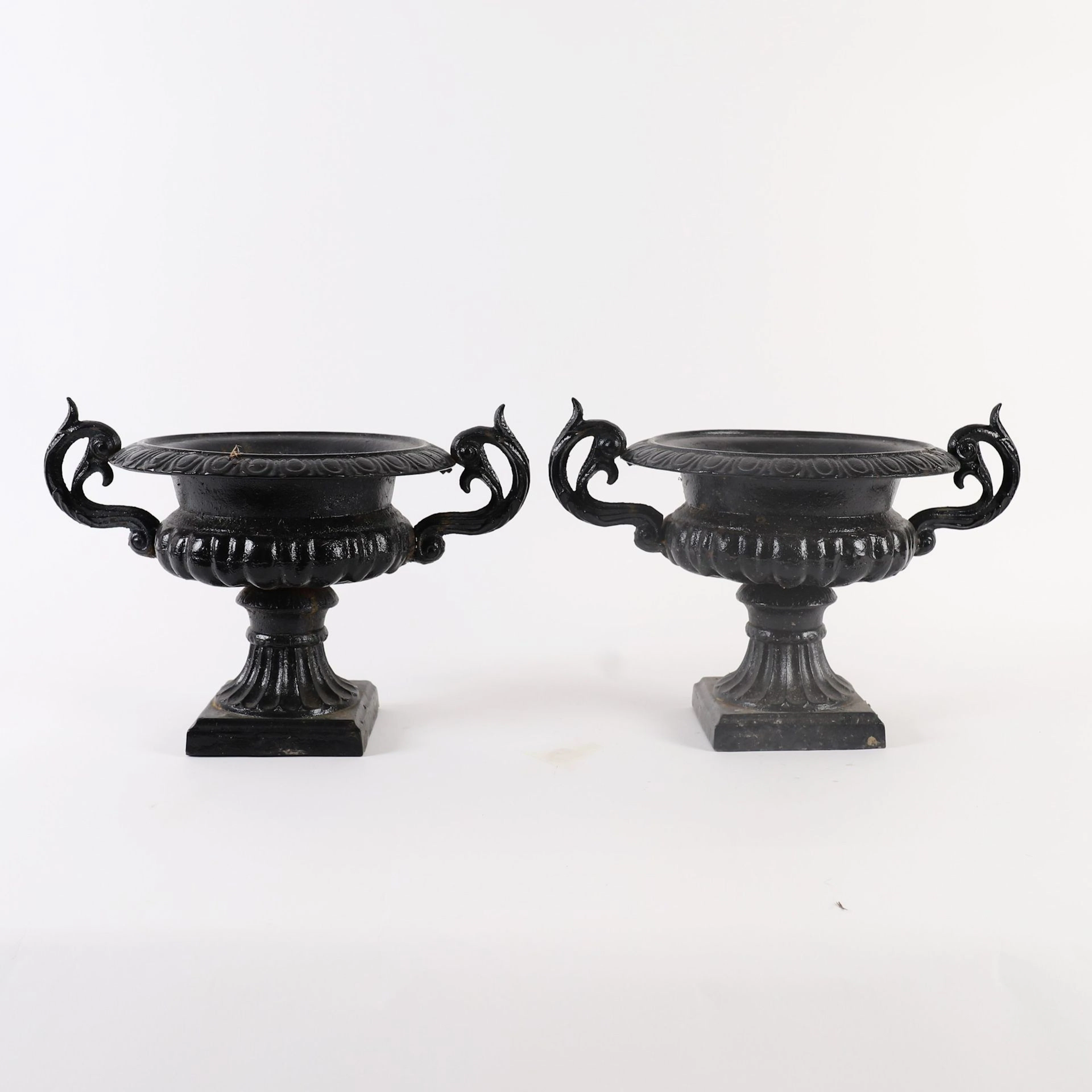 PAIR OF MEDICI VASES IN CAST IRON, 20TH CENTURY - Lot 265