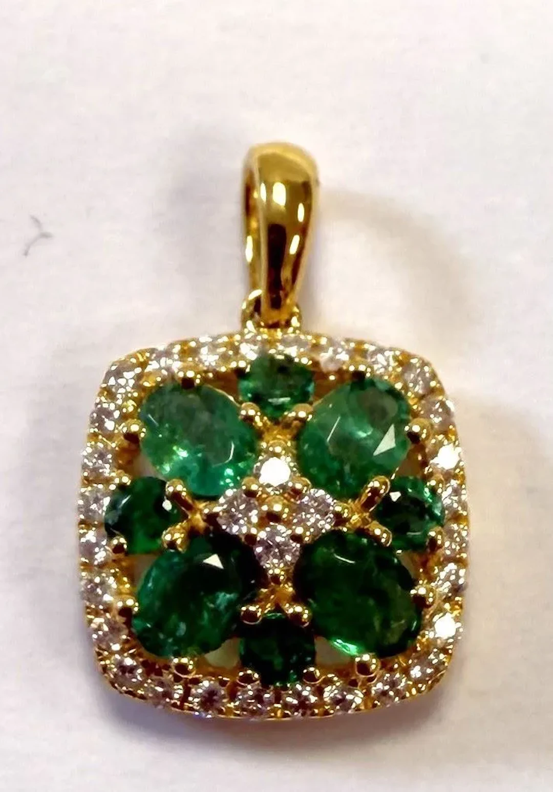 WHITE GOLD PENDANT SET WITH EMERALDS AND DIAMONDS - Lot 40