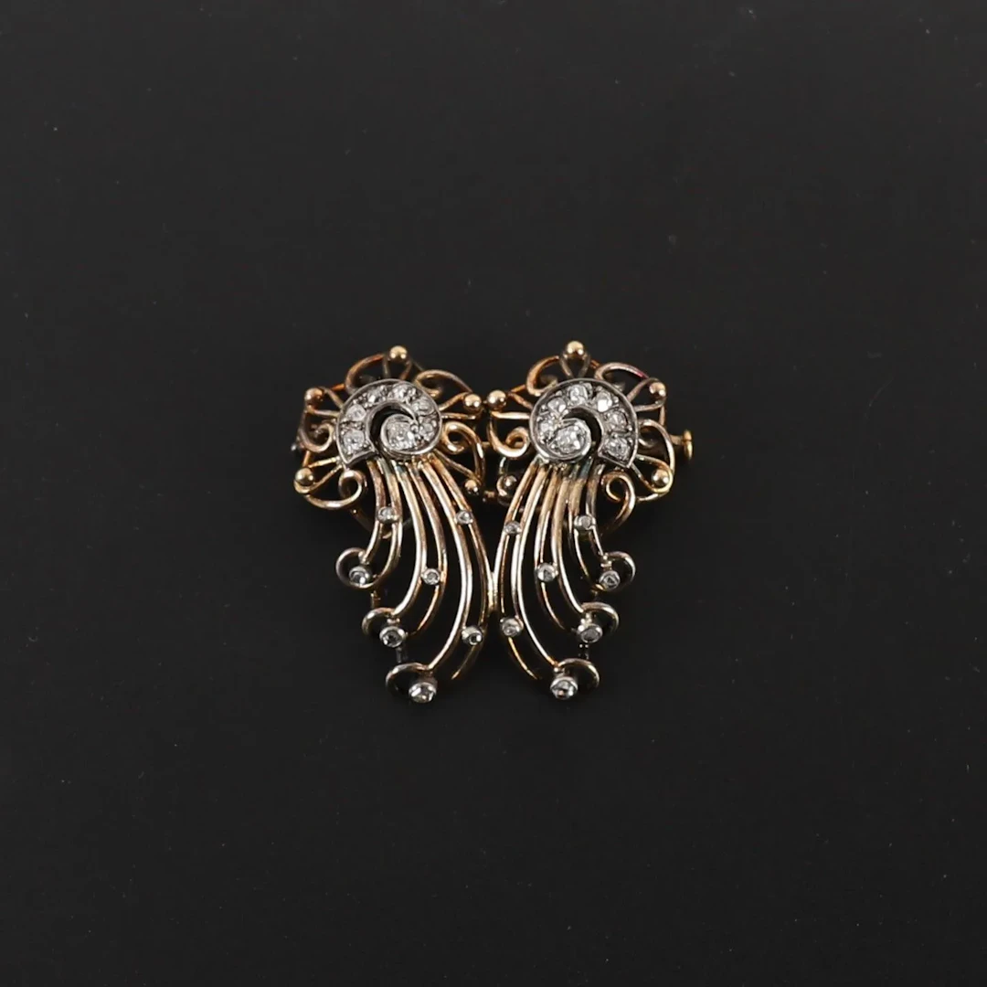 ELEGANT GOLD BROOCH SET WITH DIAMONDS - Lot 14