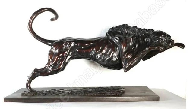 MAGNIFICENT SCULPTURE "LEAPING CHEETAH" by José Maria DAVID - Lot 226