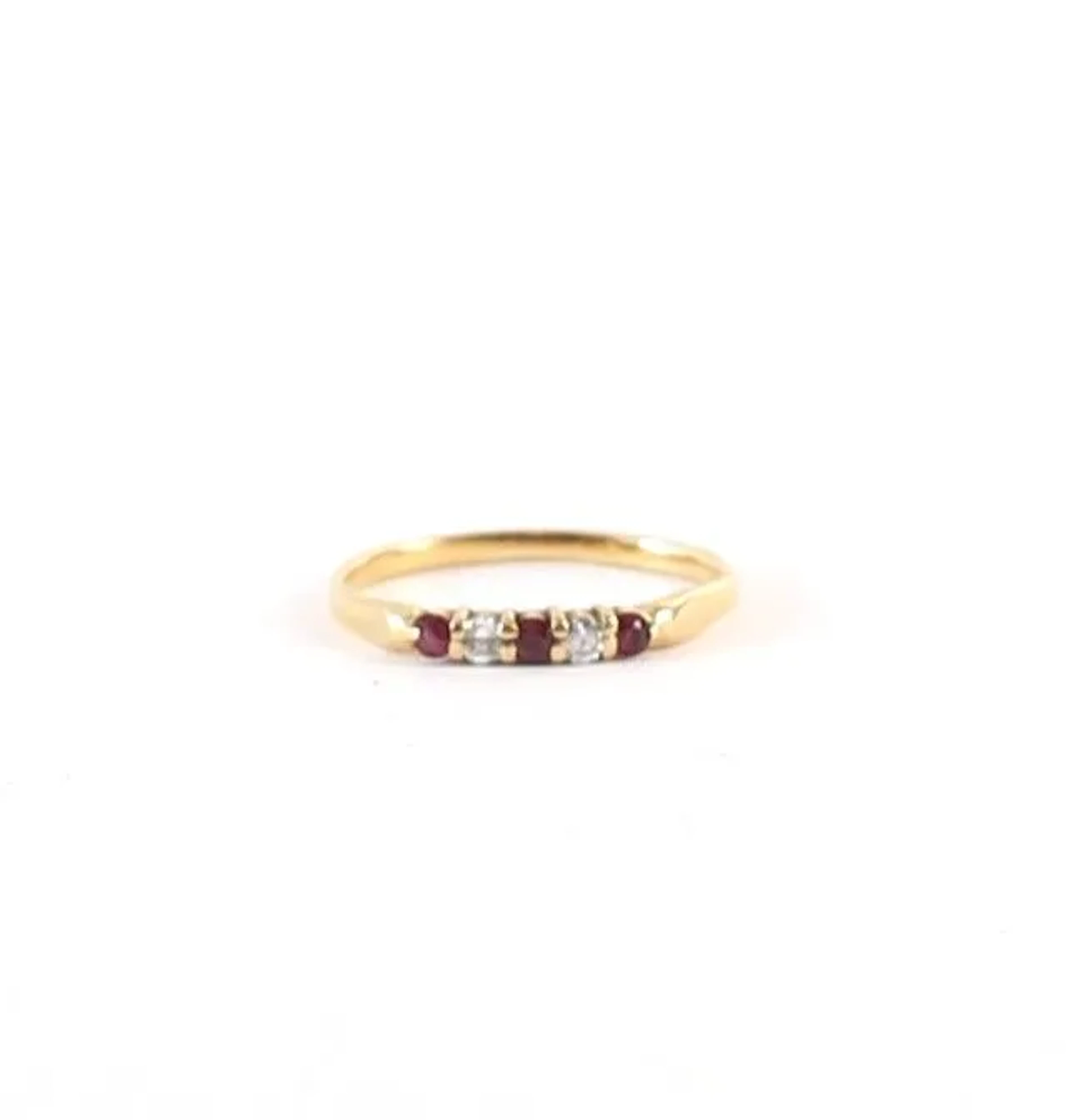RUBY AND DIAMOND GOLD RING - Lot 24