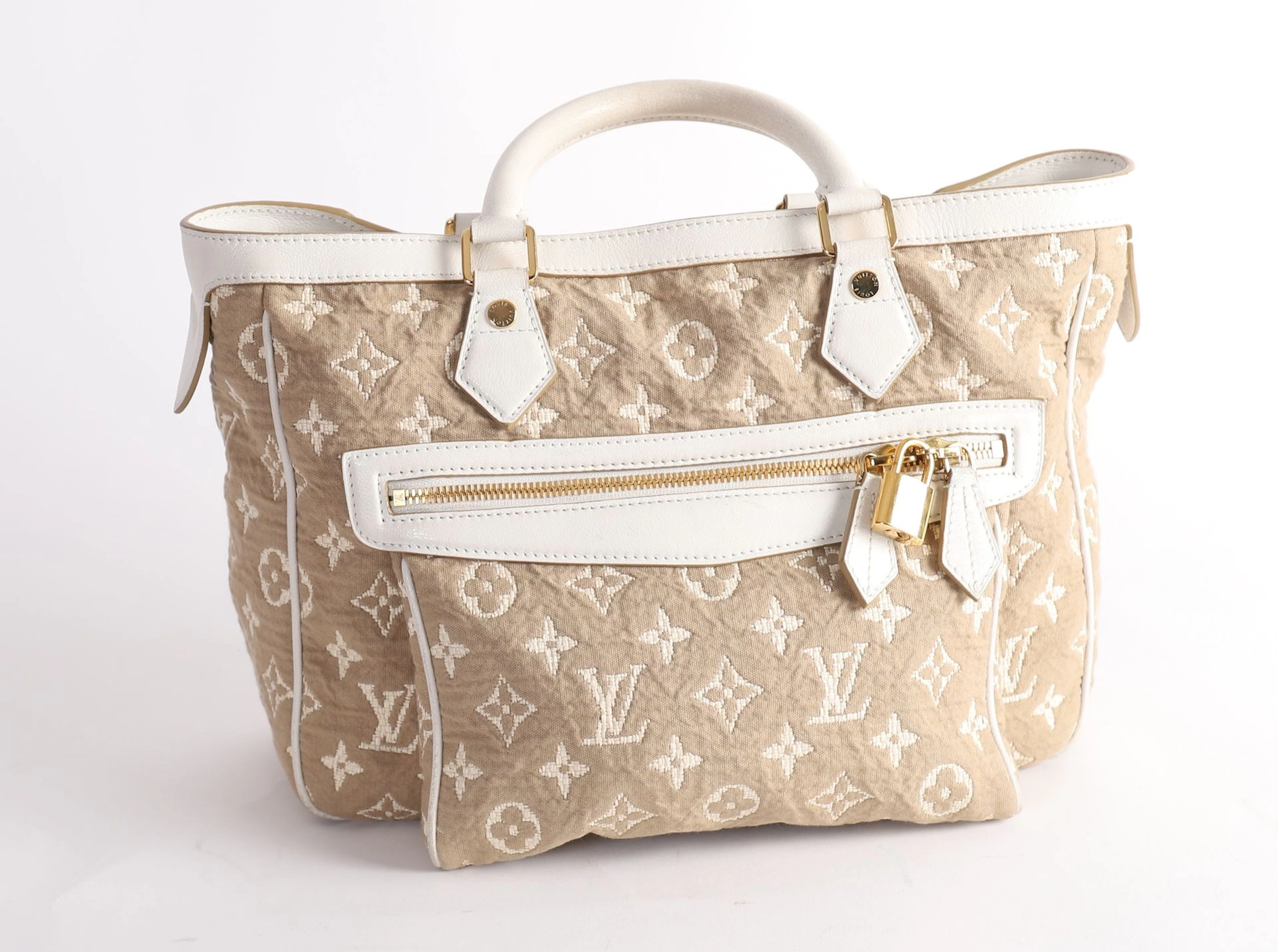 LOUIS VUITTON HANDBAG - Lot 106