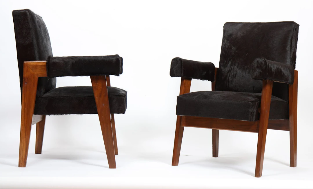 PAIR OF BLACK TEAK ARMCHAIRS by Pierre JEANNERET (1896–1967) - Lot 250