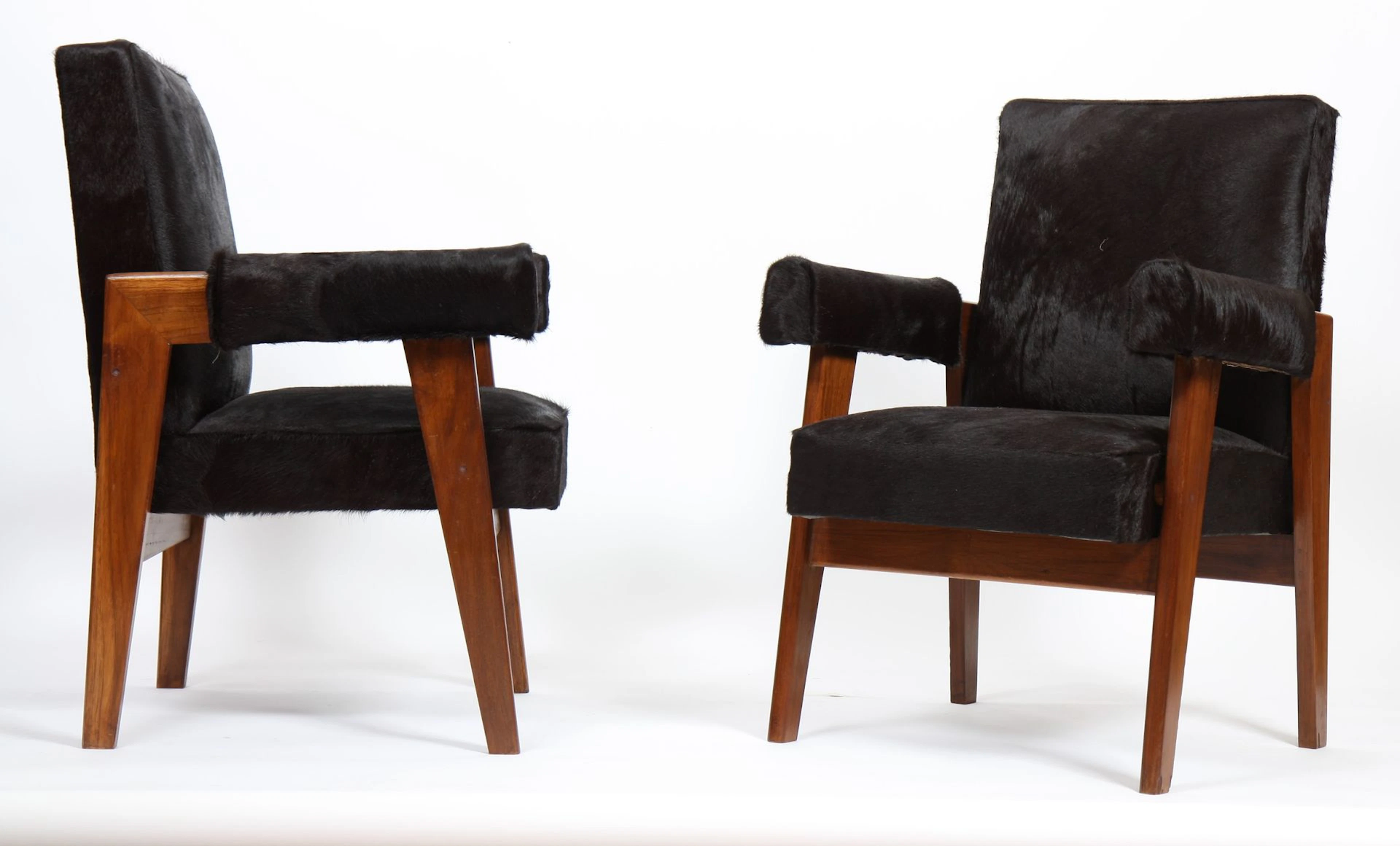 PAIR OF BLACK TEAK ARMCHAIRS by Pierre JEANNERET (1896–1967) - Lot 250
