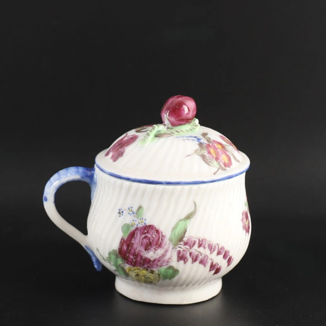 MENNECY JUICE POT MANUFACTURE DU DUC DE VILLEROY, 18th centu - Lot 83