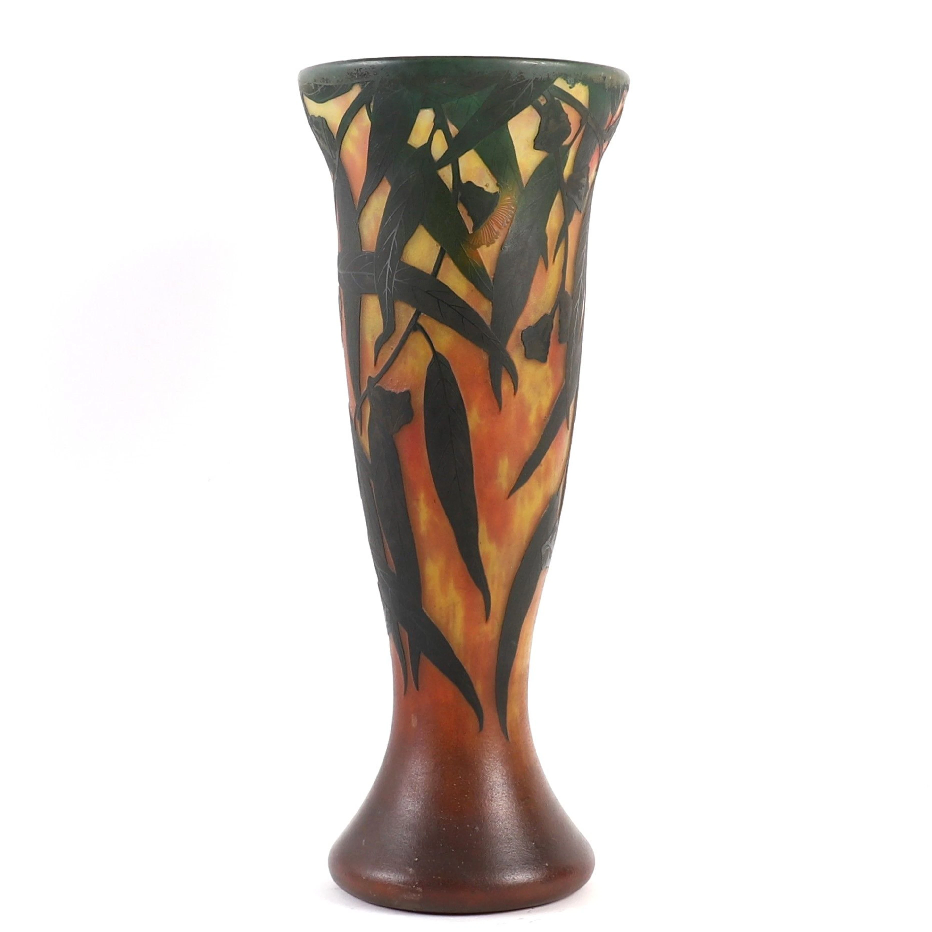 IMPORTANT SLIM VASE WITH FLARED NECK, DAUM NANCY, CIRCA 1910 - Lot 126