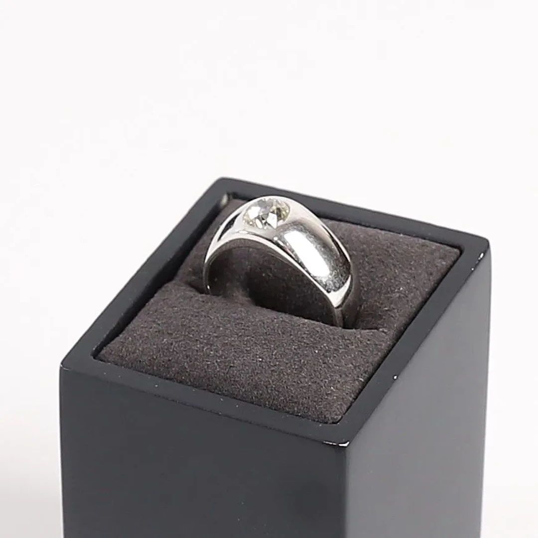 DOMED SOLITAIRE GOLD RING - Lot 35