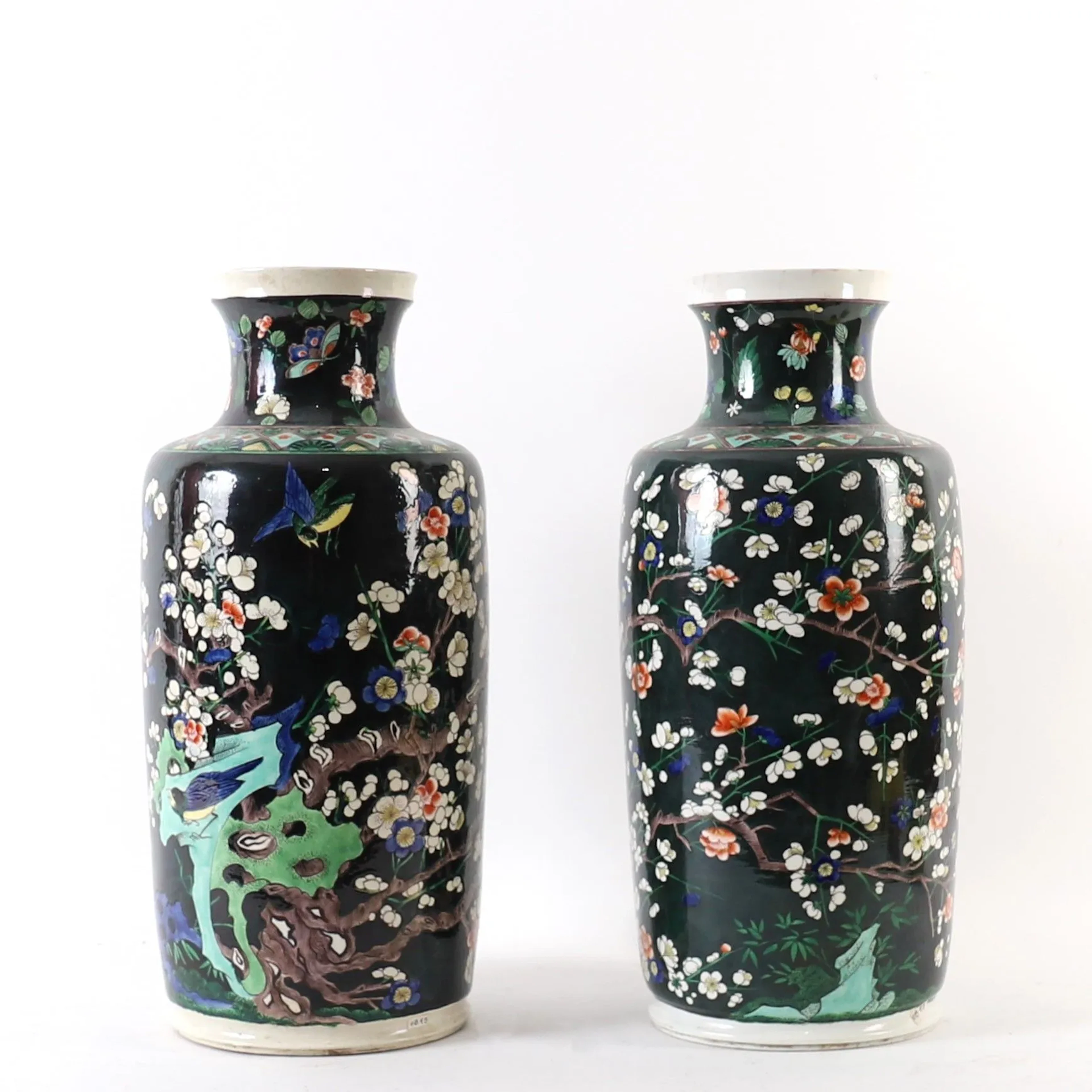 PAIR OF CYLINDRICAL VASES, EARLY 20TH CENTURY - Lot 77