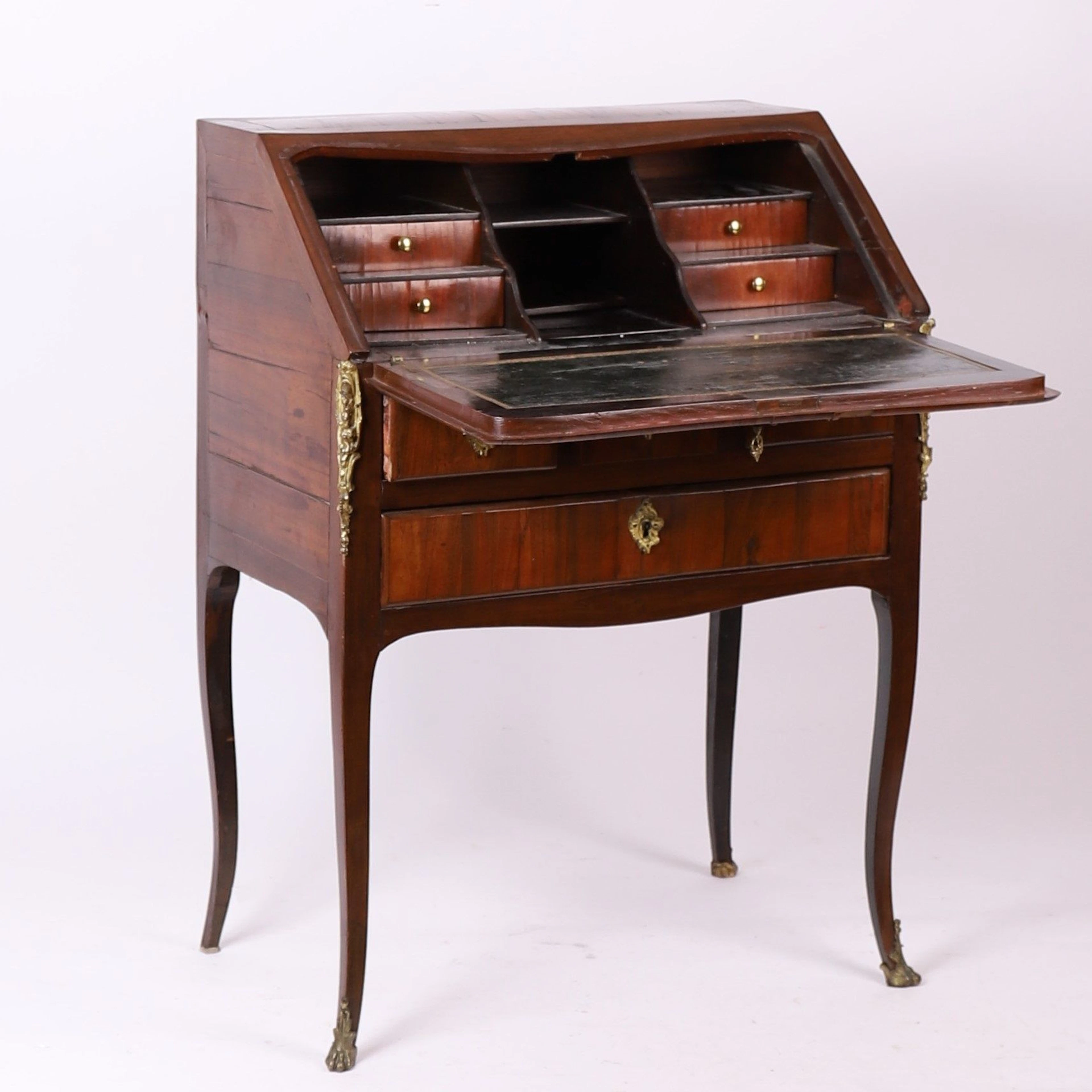 TRANSITION STYLE SLOPING DESK IN VENEERED WOOD - Lot 240