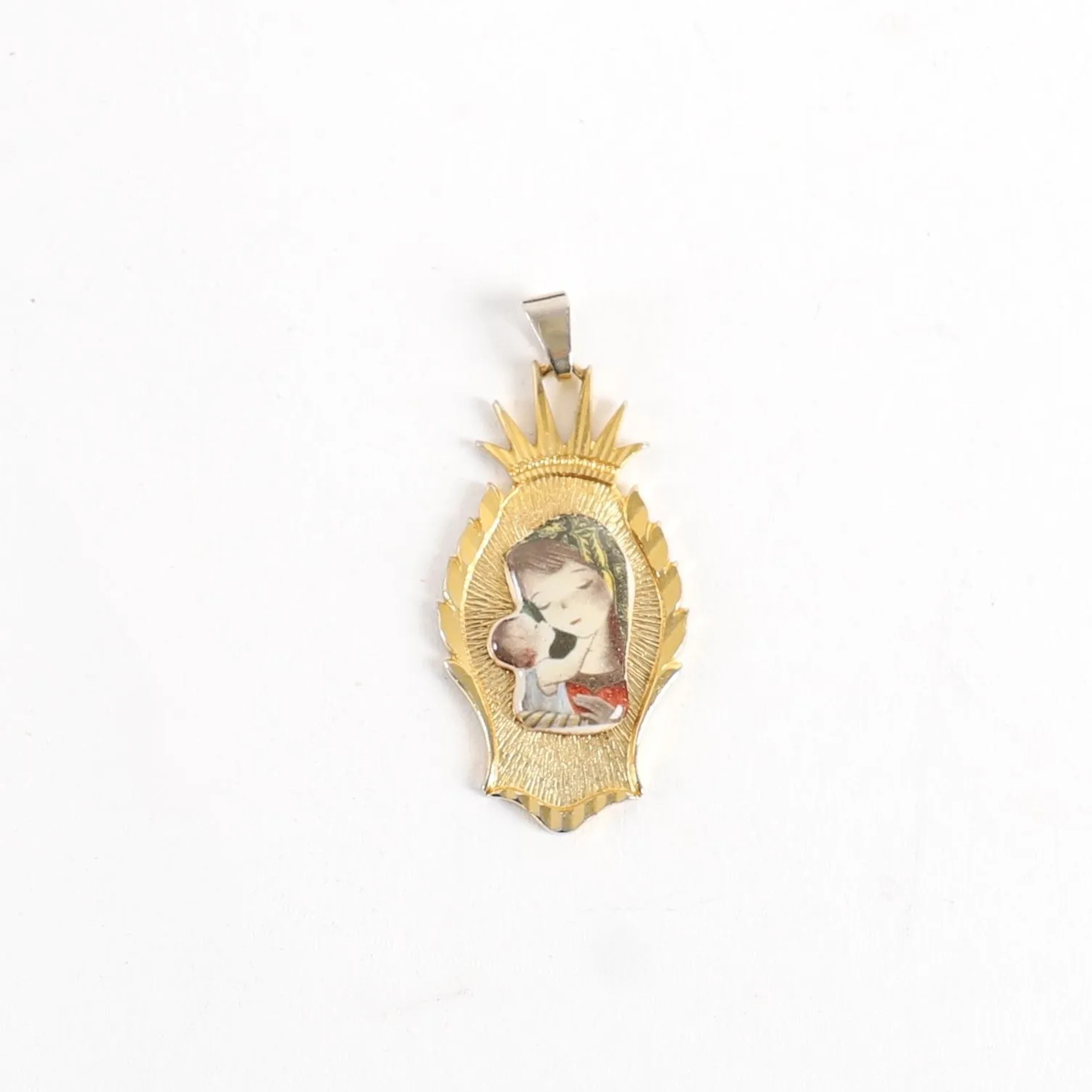 GOLD AND ENAMEL "MADONNA AND CHILD" PENDANT - Lot 22