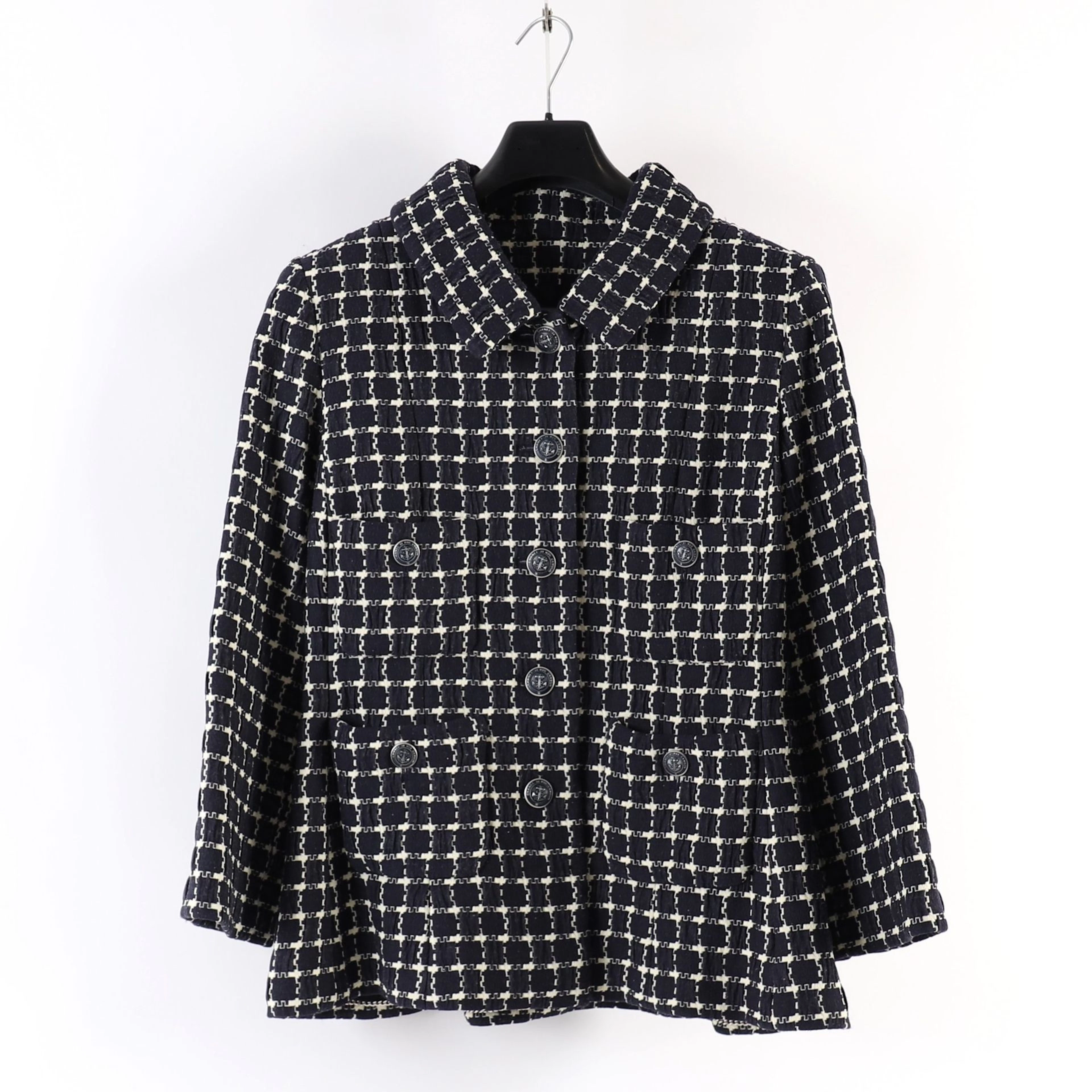 CHANEL NAVY BLUE AND ECRU JACQUARD JACKET - Lot 114