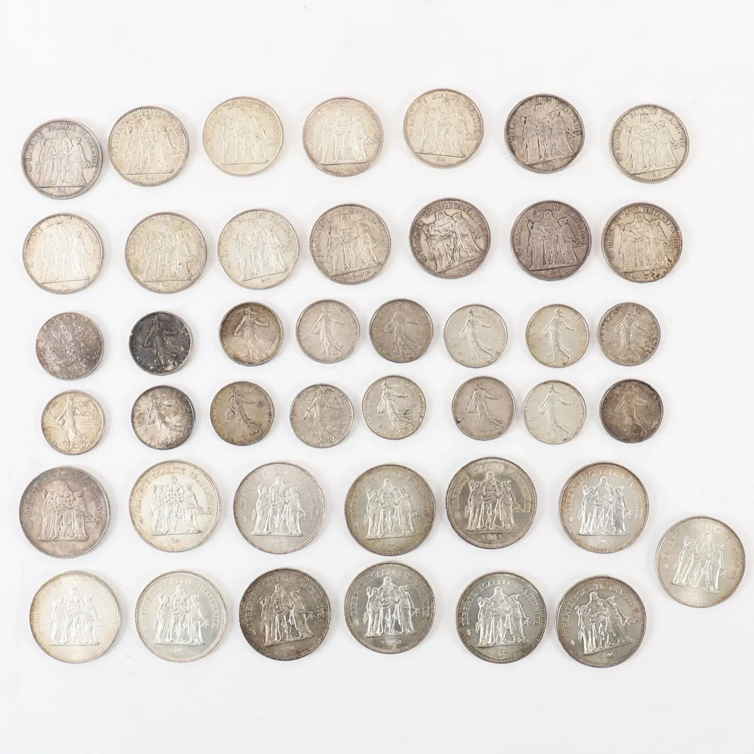 43-PIECE SILVER SET - Lot 46