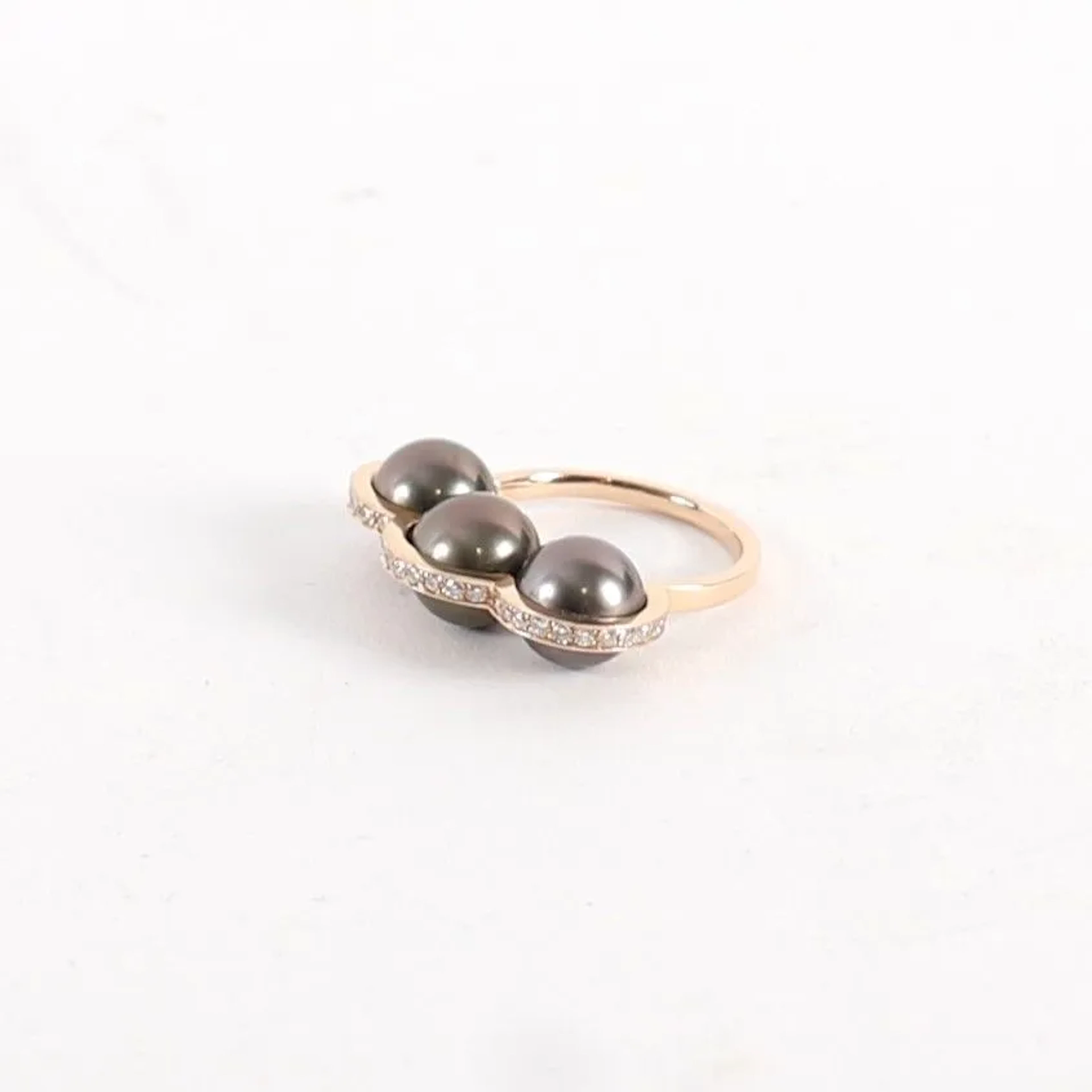 ELEGANT GOLD RING WITH PEARLS AND DIAMONDS - Lot 21