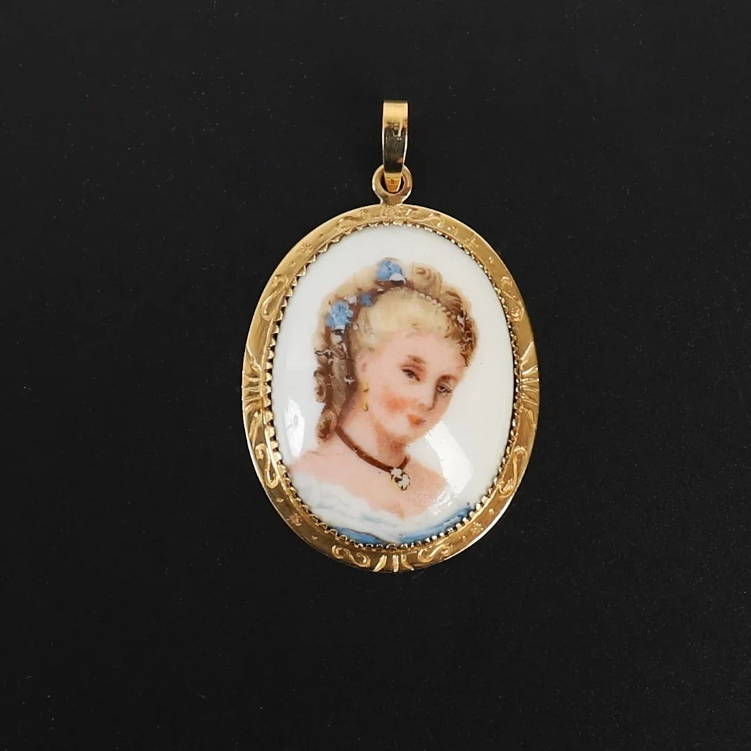 LIMOGES ENAMEL PENDANT - Lot 32