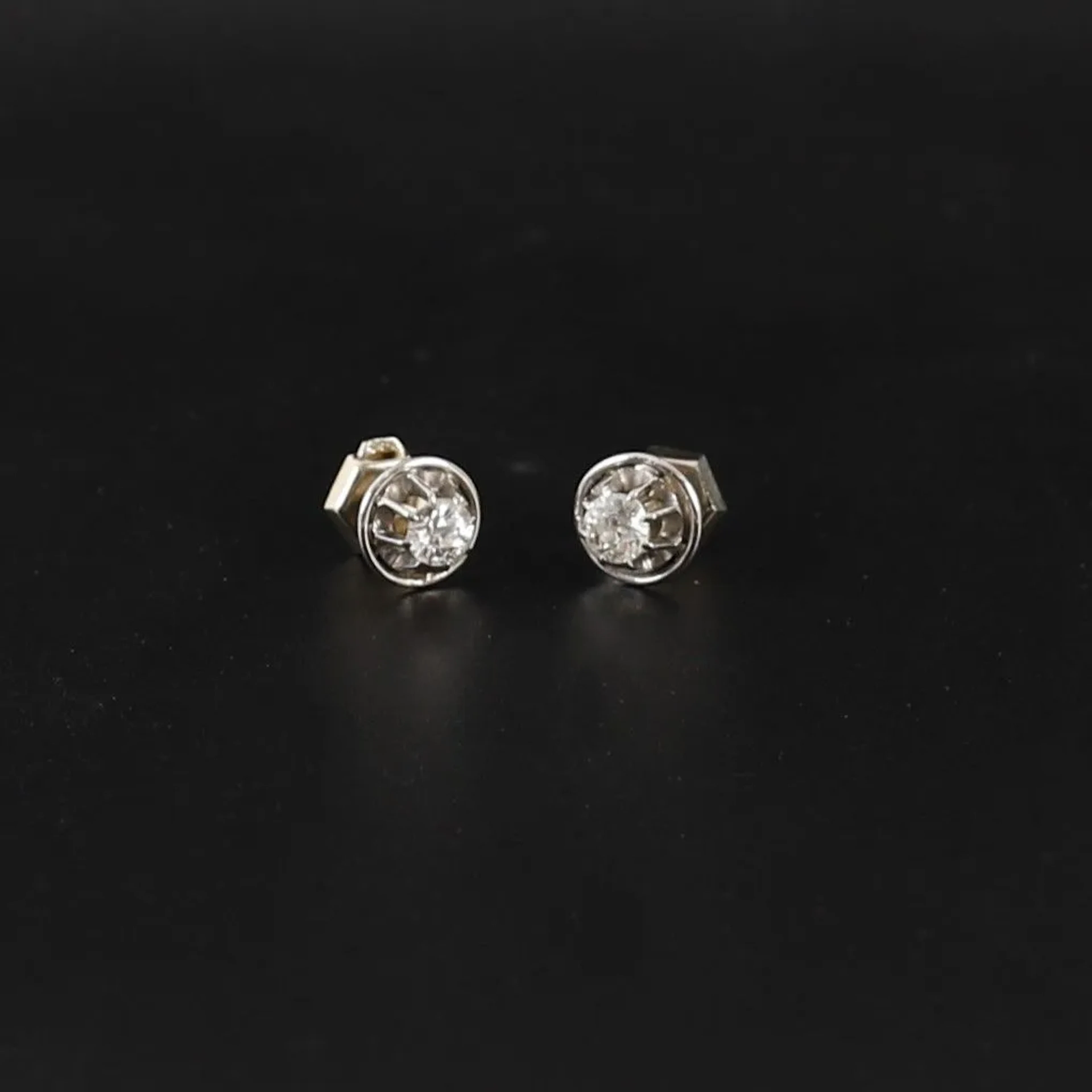 PAIR OF GOLD AND DIAMOND EAR studs - Lot 26