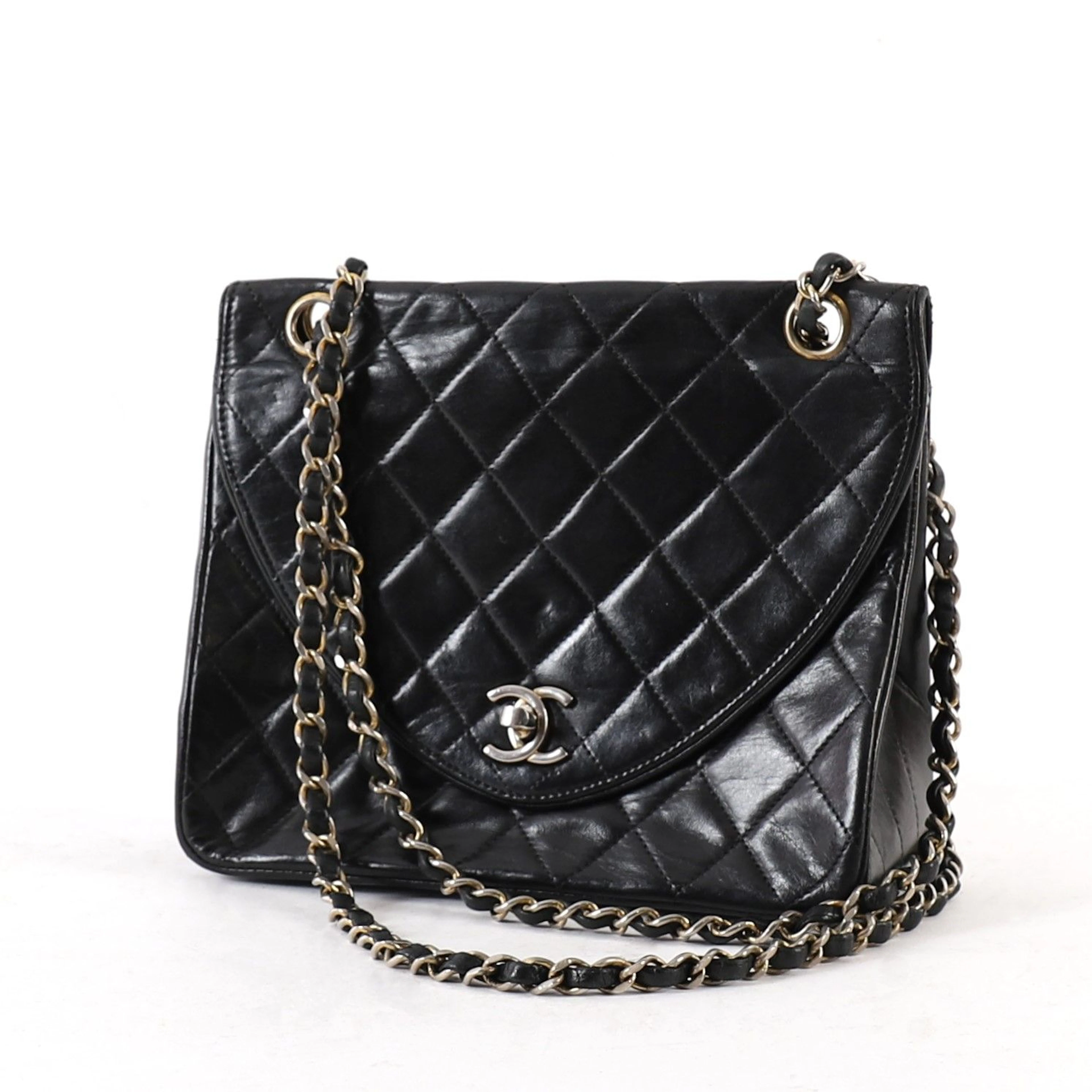 CHANEL - Lot 41