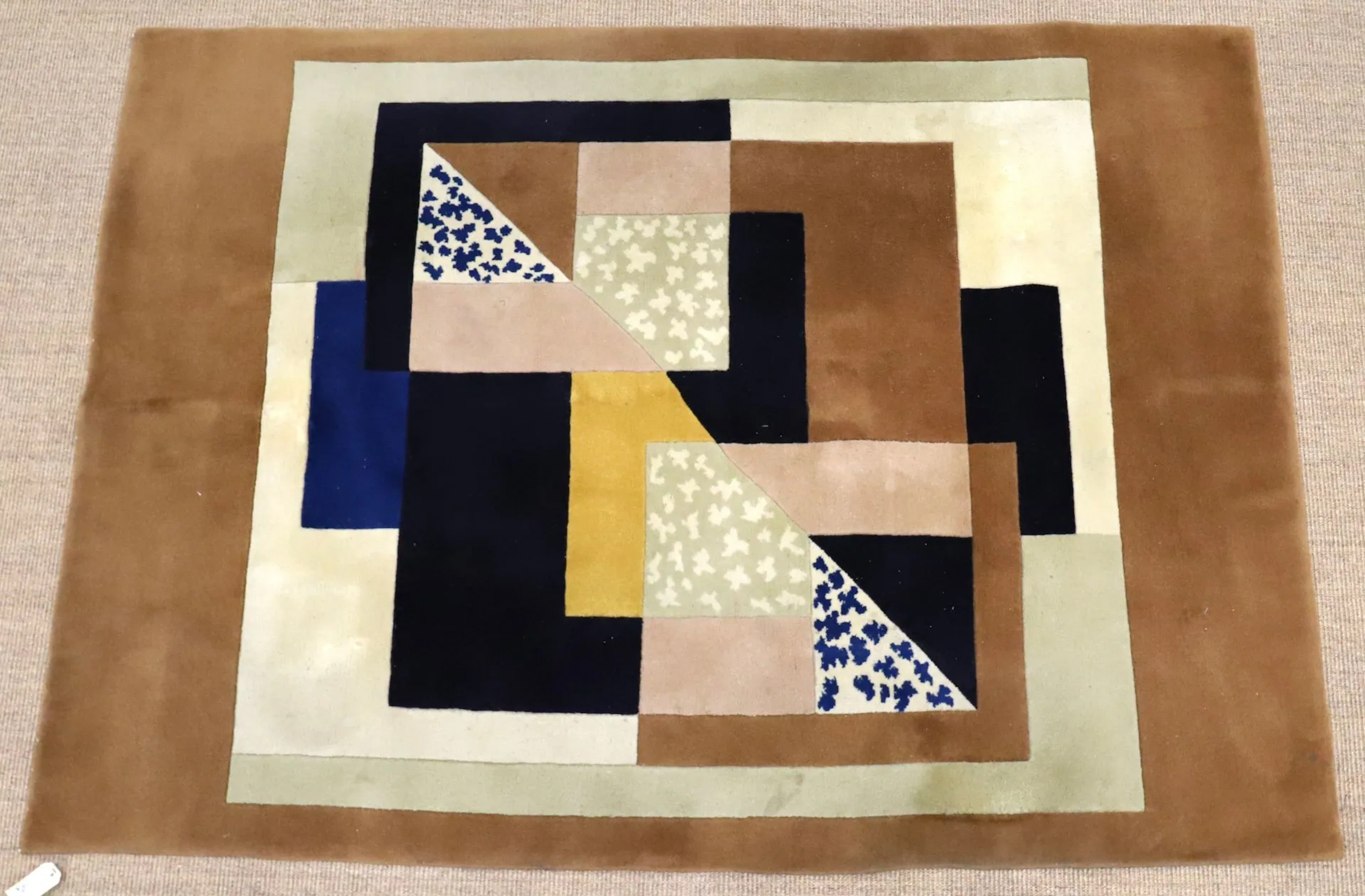 MODERN RUG, 20th CENTURY - Lot 273