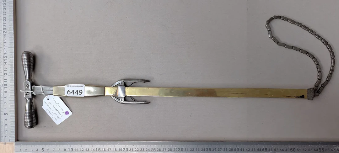 Chassaignac veterinary crushing instrument—see photos for dimensions