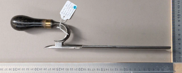 1 farrier's hoof pick for cleaning horses' hooves—see photos for dimensions