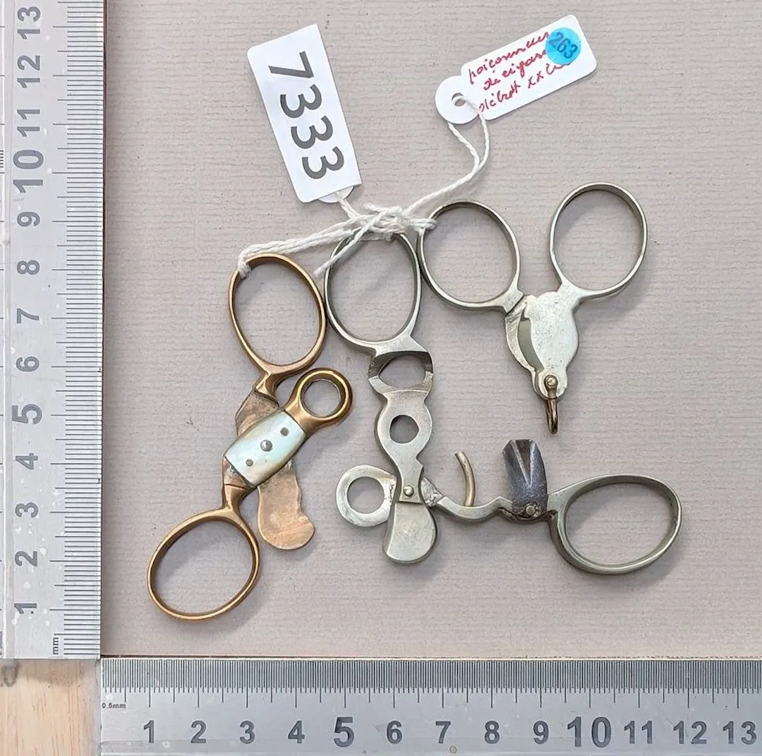3-in-1 cigar cutter and puncher - See photos for dimensions and condition