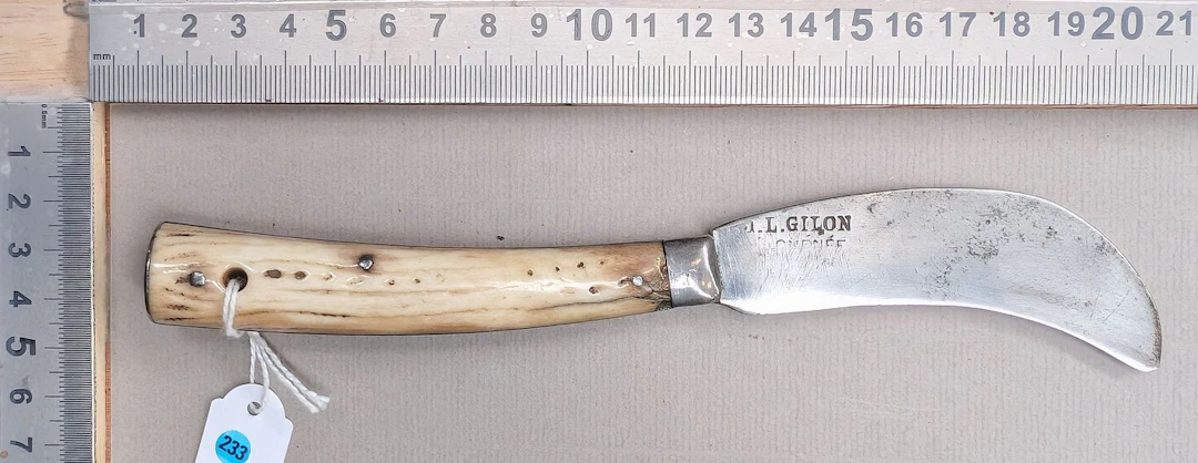 Beautiful L. GILON pruning knife with a horn handle—see photos for