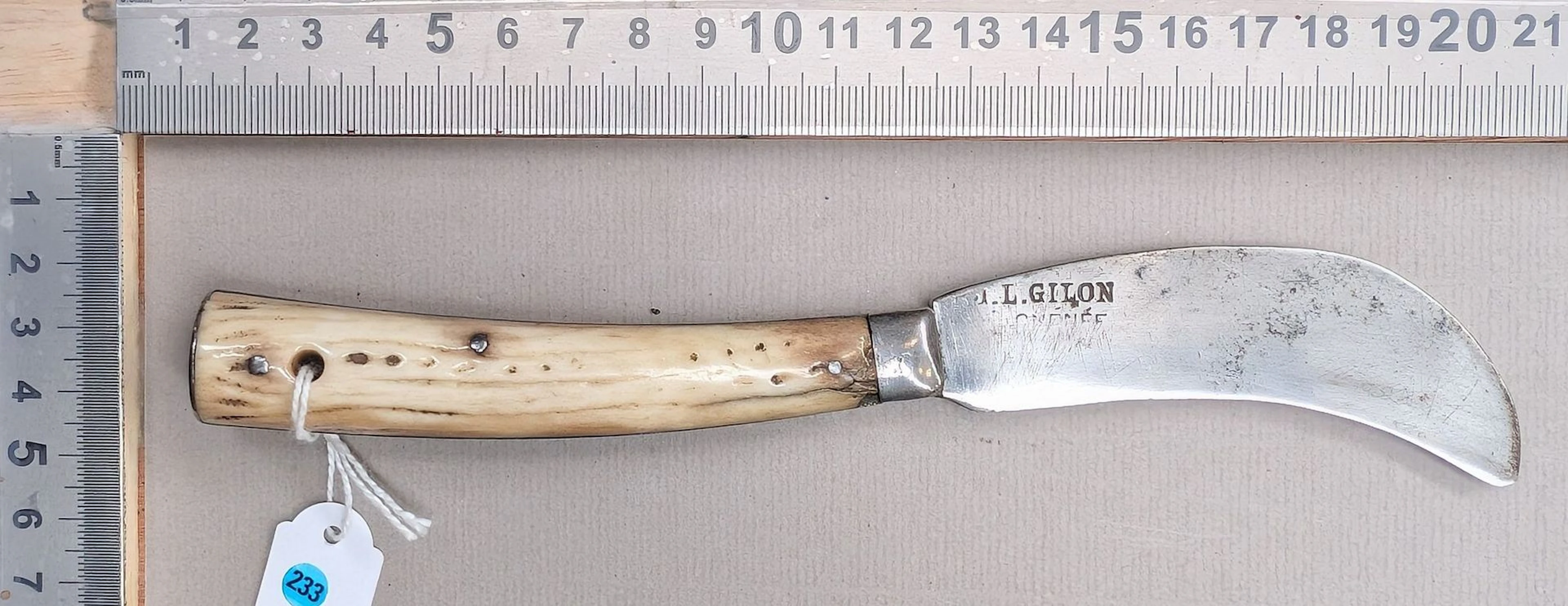Beautiful L. GILON pruning knife with a horn handle—see photos for