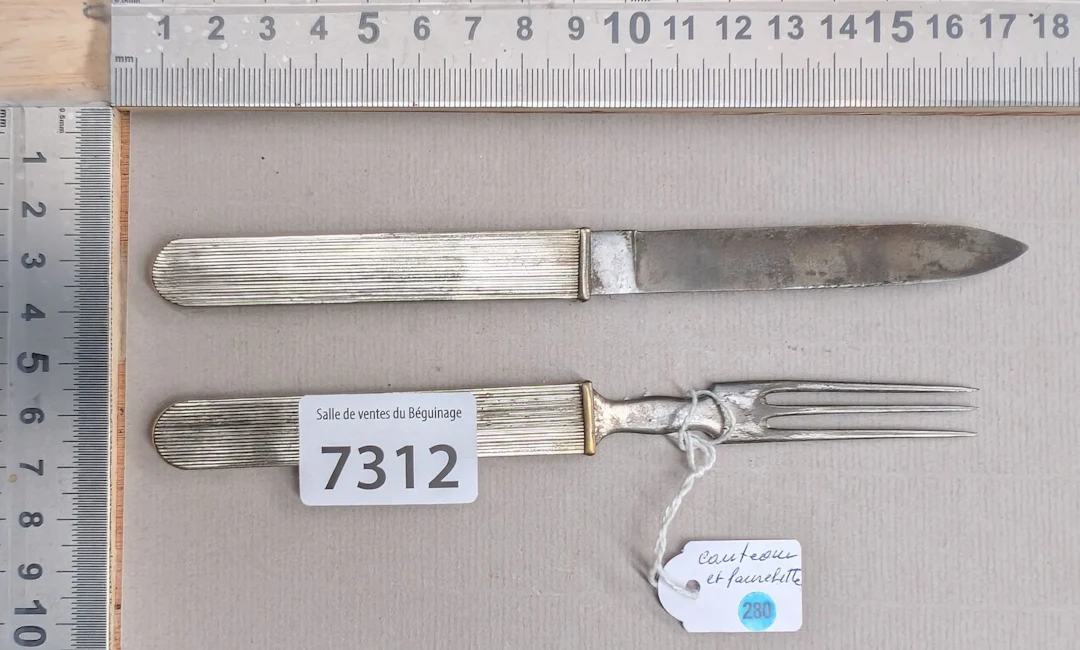 1 set consisting of 1 knife and 1 fork—see photos for dimensions and condition