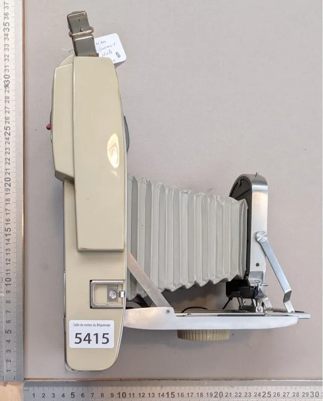 Vintage Polaroid camera—see photos for dimensions and condition