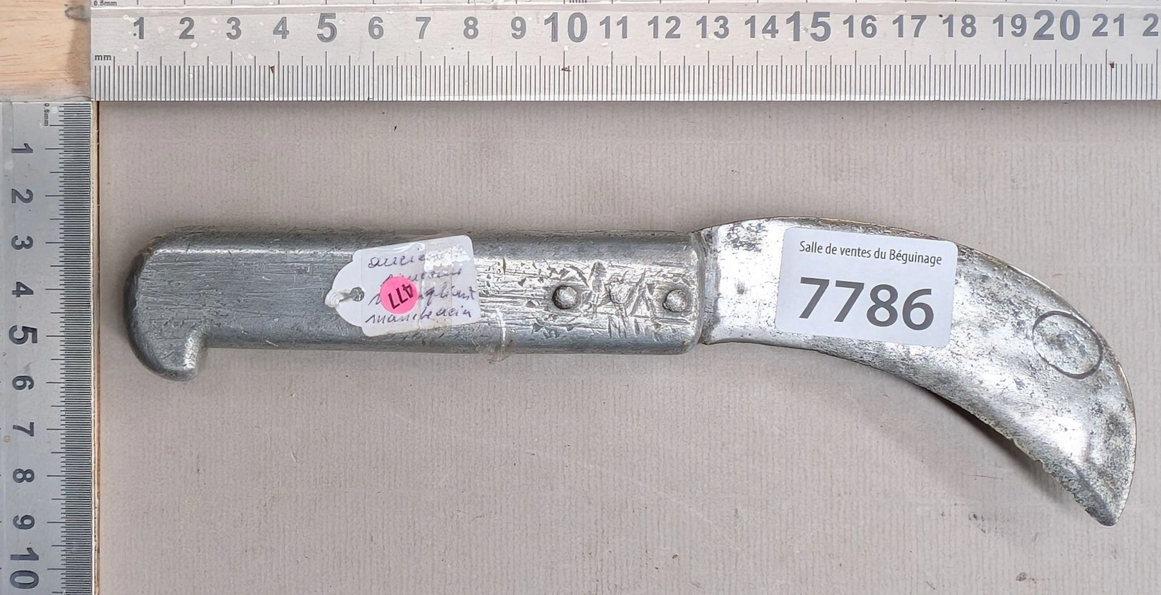 1 vintage non-folding aluminum knife—see photos for dimensions and condition
