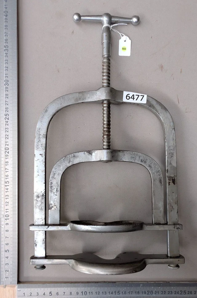 1 donkey bit to keep the horse's mouth open—see photos for dimensions