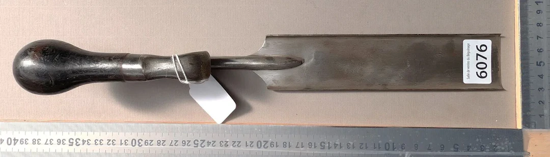 1 farrier's hoof pick for cleaning horses' hooves—see photos for dimensions